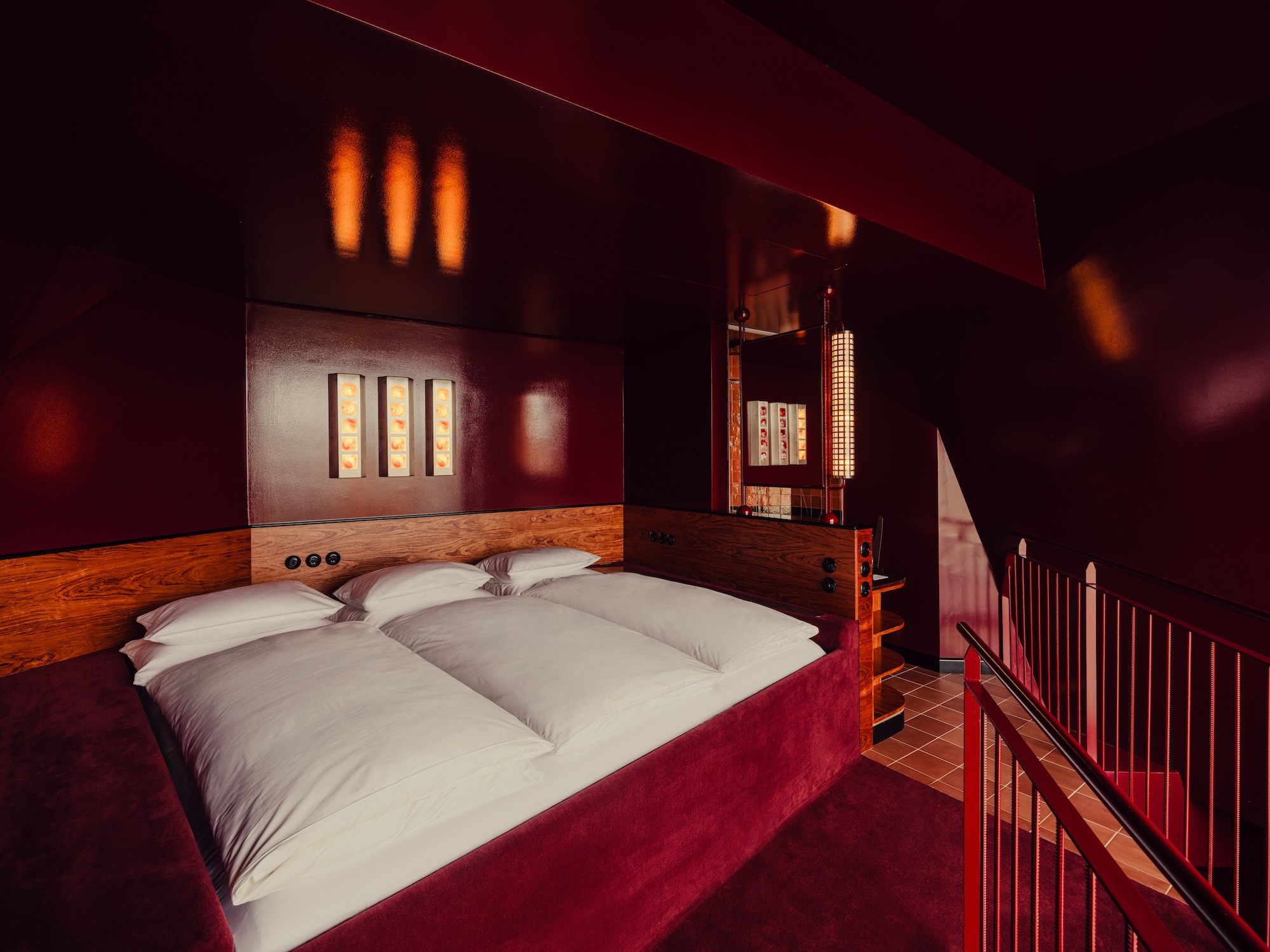 Three person bed at the velvet suite at the companion vienna