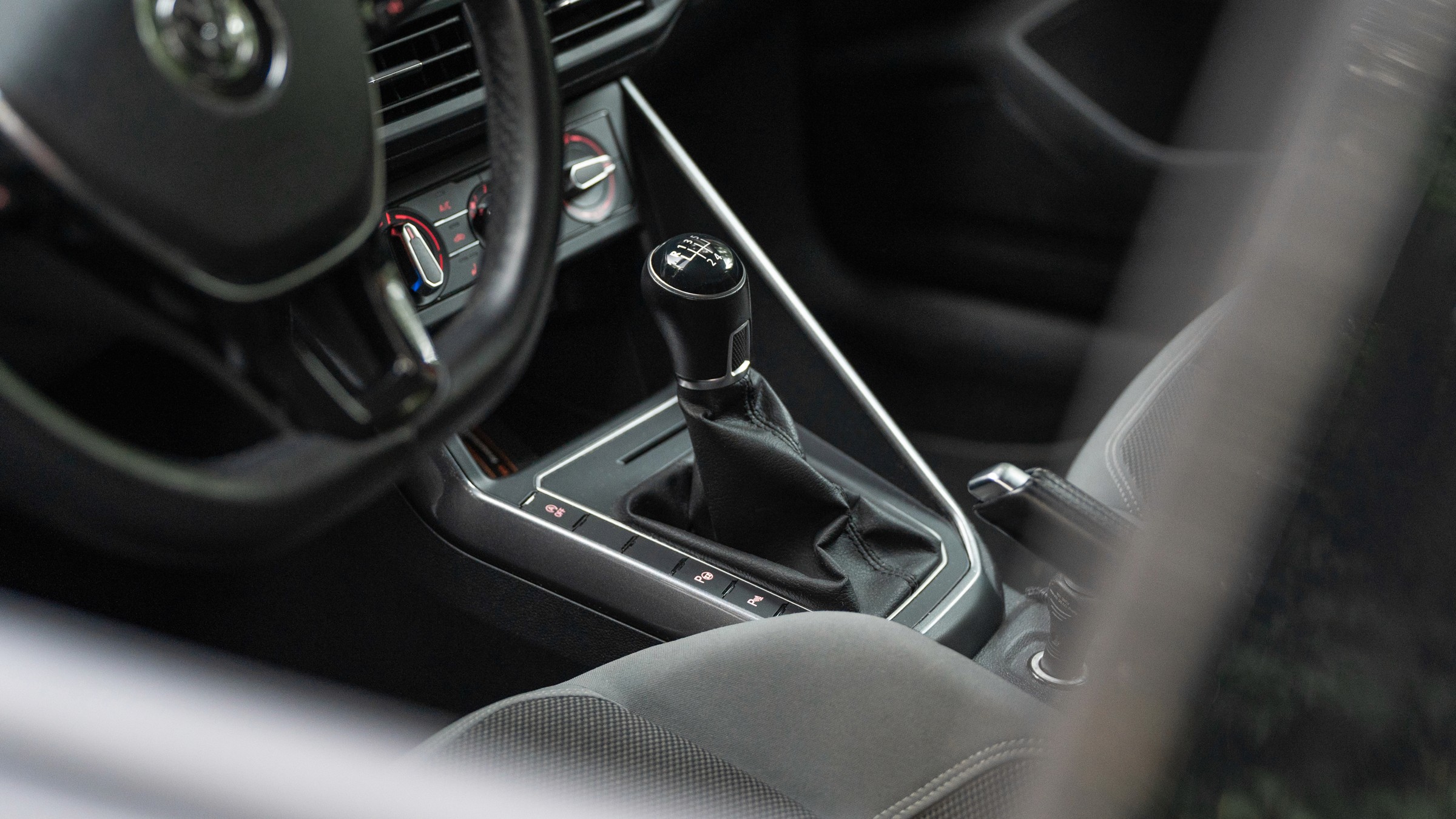 VW Polo Innenraum – gut strukturierter und einsteigerfreundlicher Fahrschulwagen.