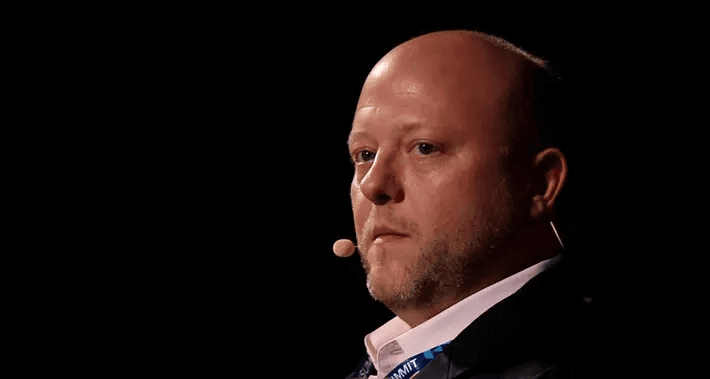 Circle-CEO Jeremy Allaire auf der Bühne mit Headset-Mikrofon; sein Unternehmen sieht USDC als Upgrade für den Dollar.