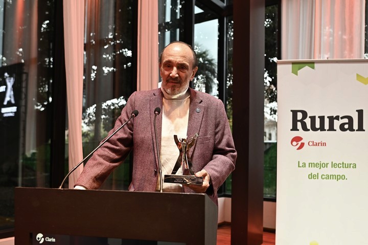 En 2025, Gusmán recibió el Testimonio Clarín Rural por su trayectoria en ganadería.