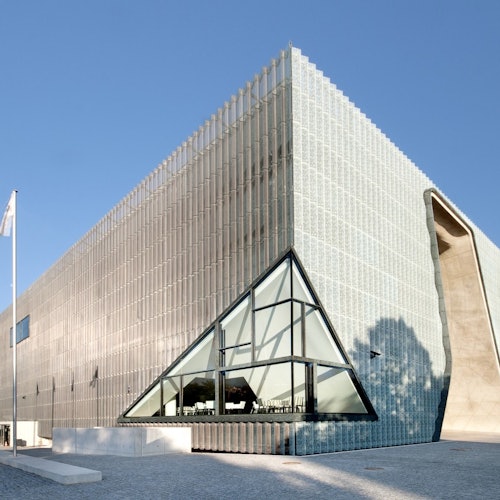 Facade of the POLIN museum building
