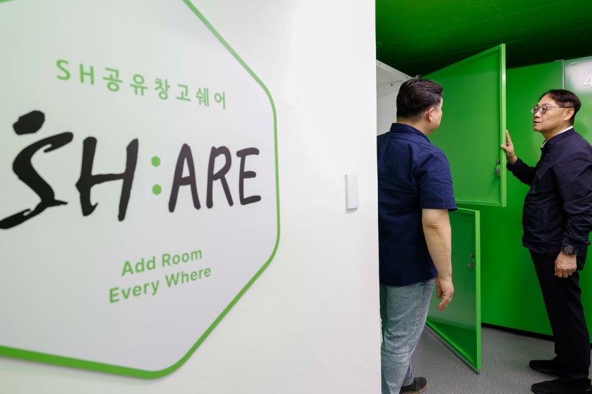 공유 창고 '쉐어' 둘러보는 황상하 SH 사장
[서울주택도시개발공사(SH) 제공. 재판매 및 DB 금지]