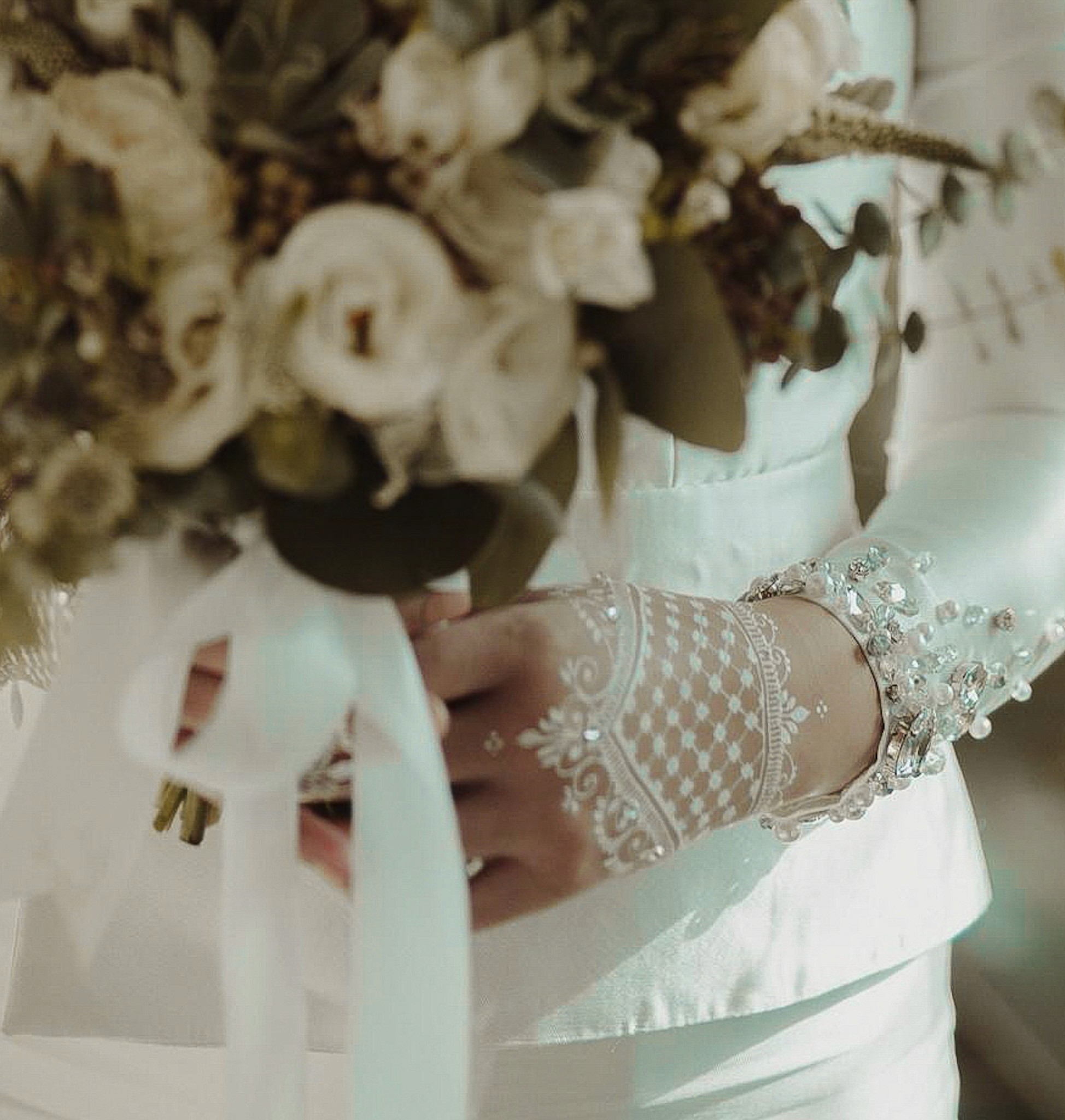 Bridal white henna service by Rouhihenna in Singapore.