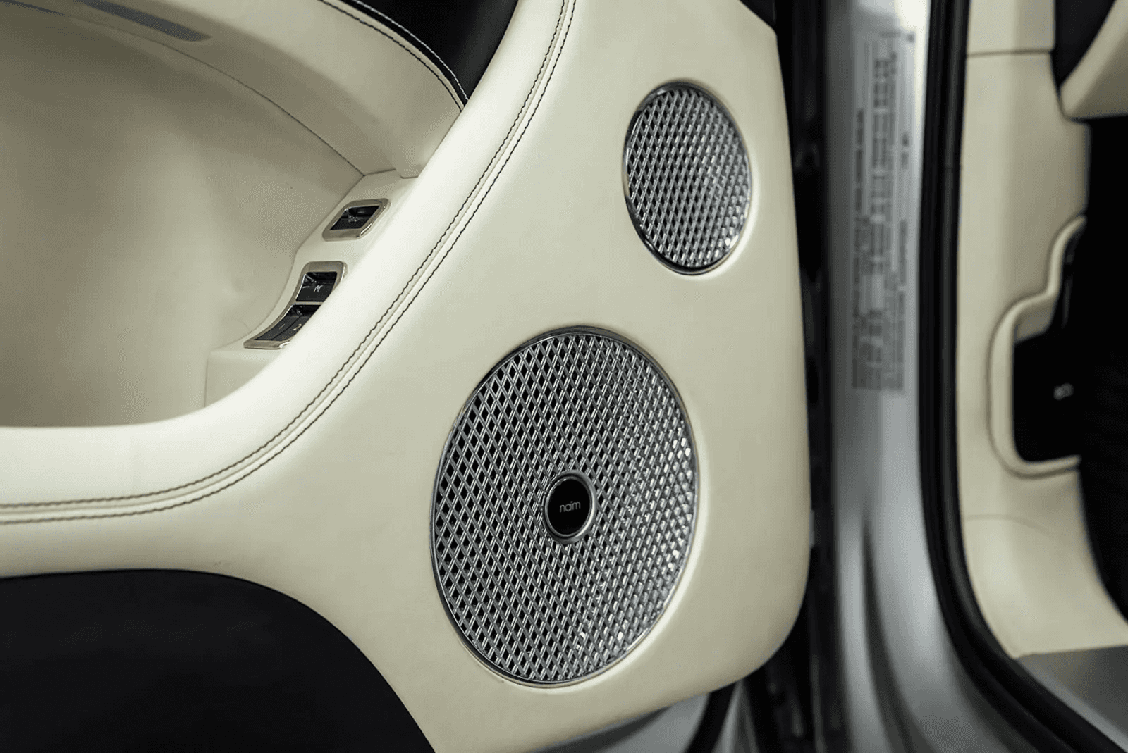 2023 Bentley Bentayga Azure photo 24