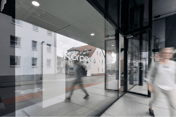 Eingangsbereich des Körperwerk Fitnessstudios in Kirchheim