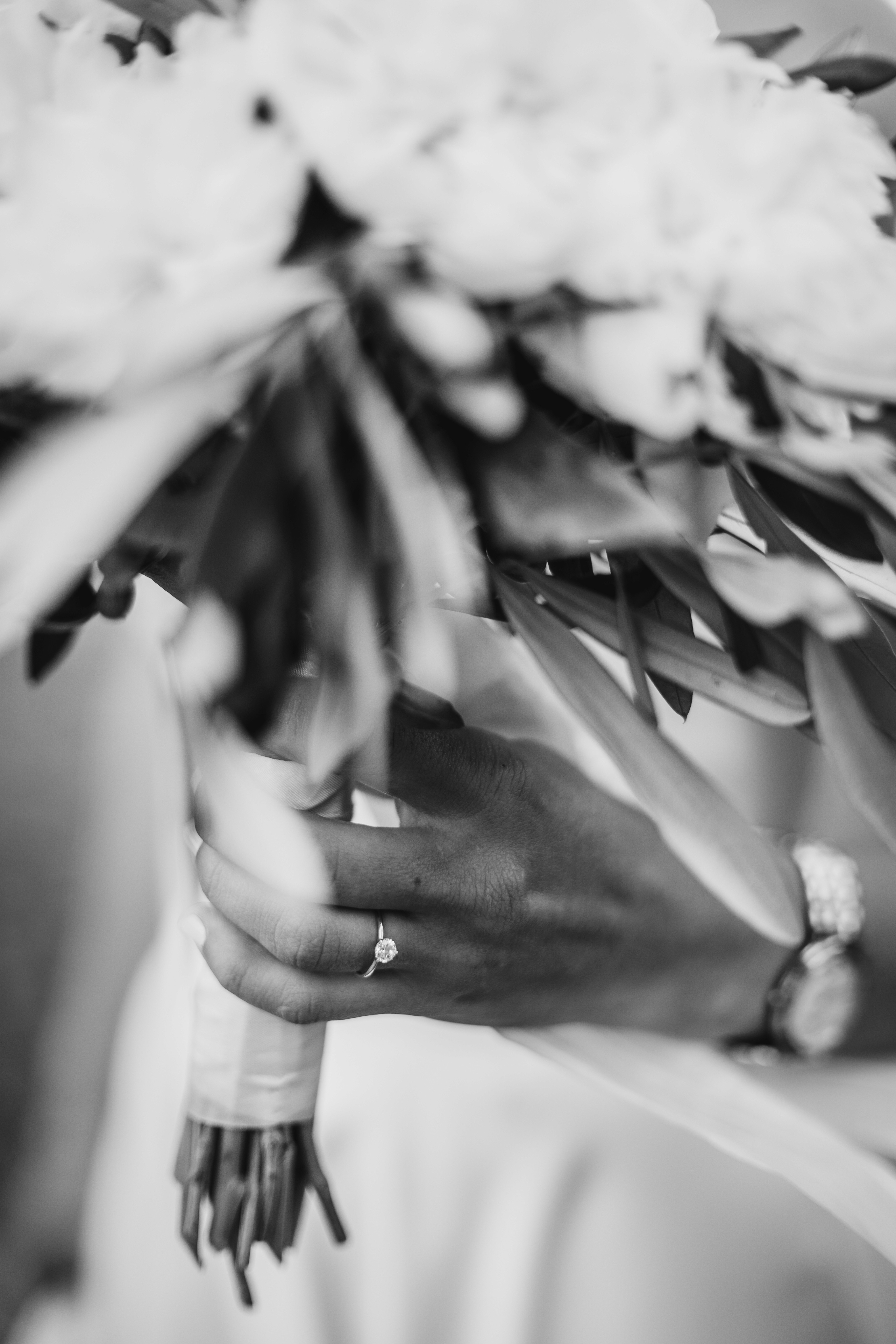 Brautstrauß und Verlobungsring