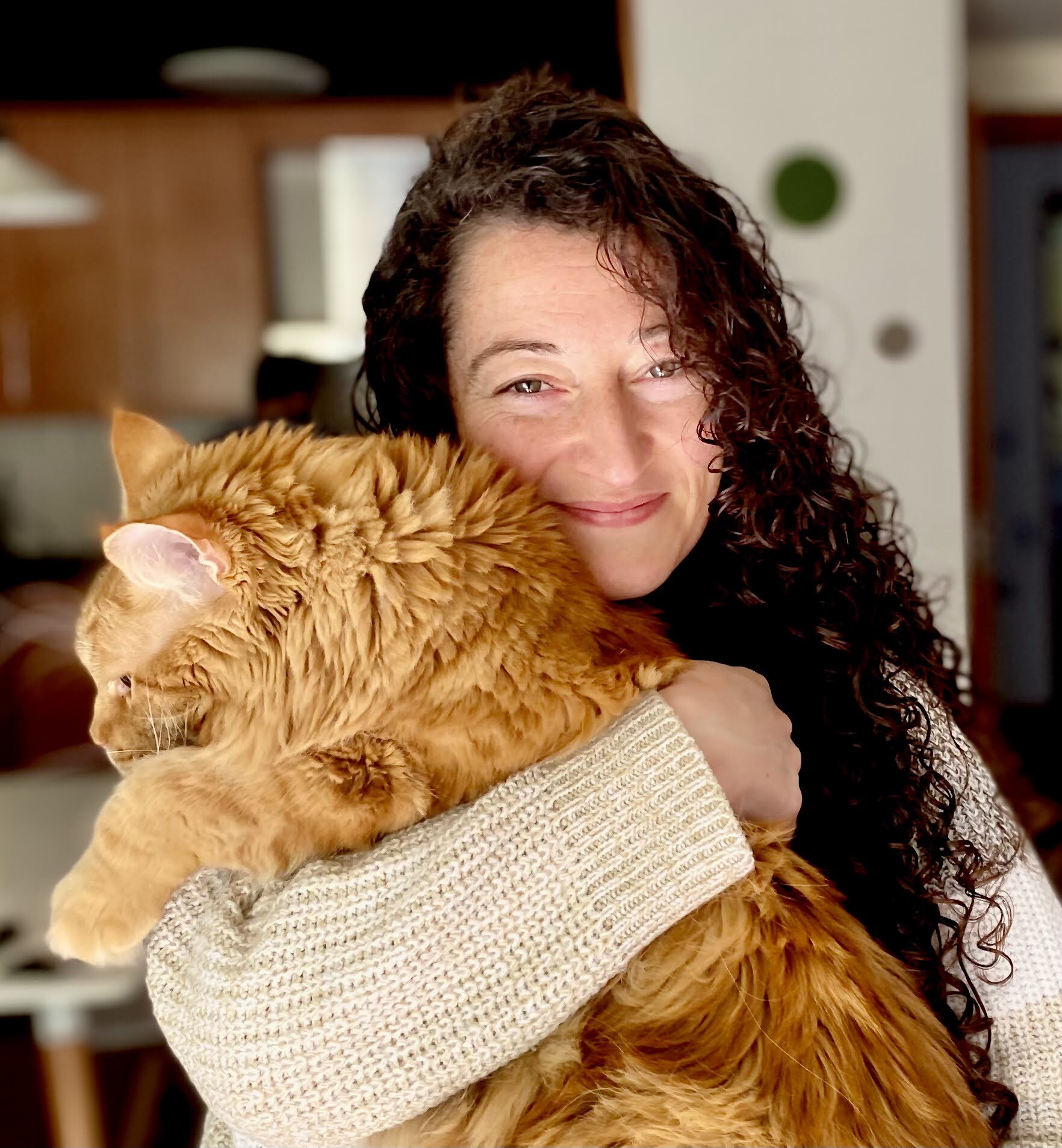 Diana Borja con su gato