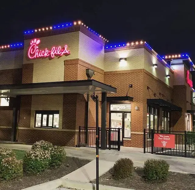 permanent outdoor lighting installed by Mammoth Lights