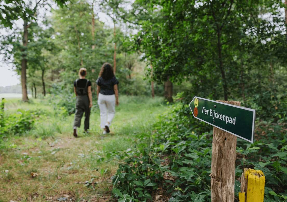 Wandelen langs de golfbaan