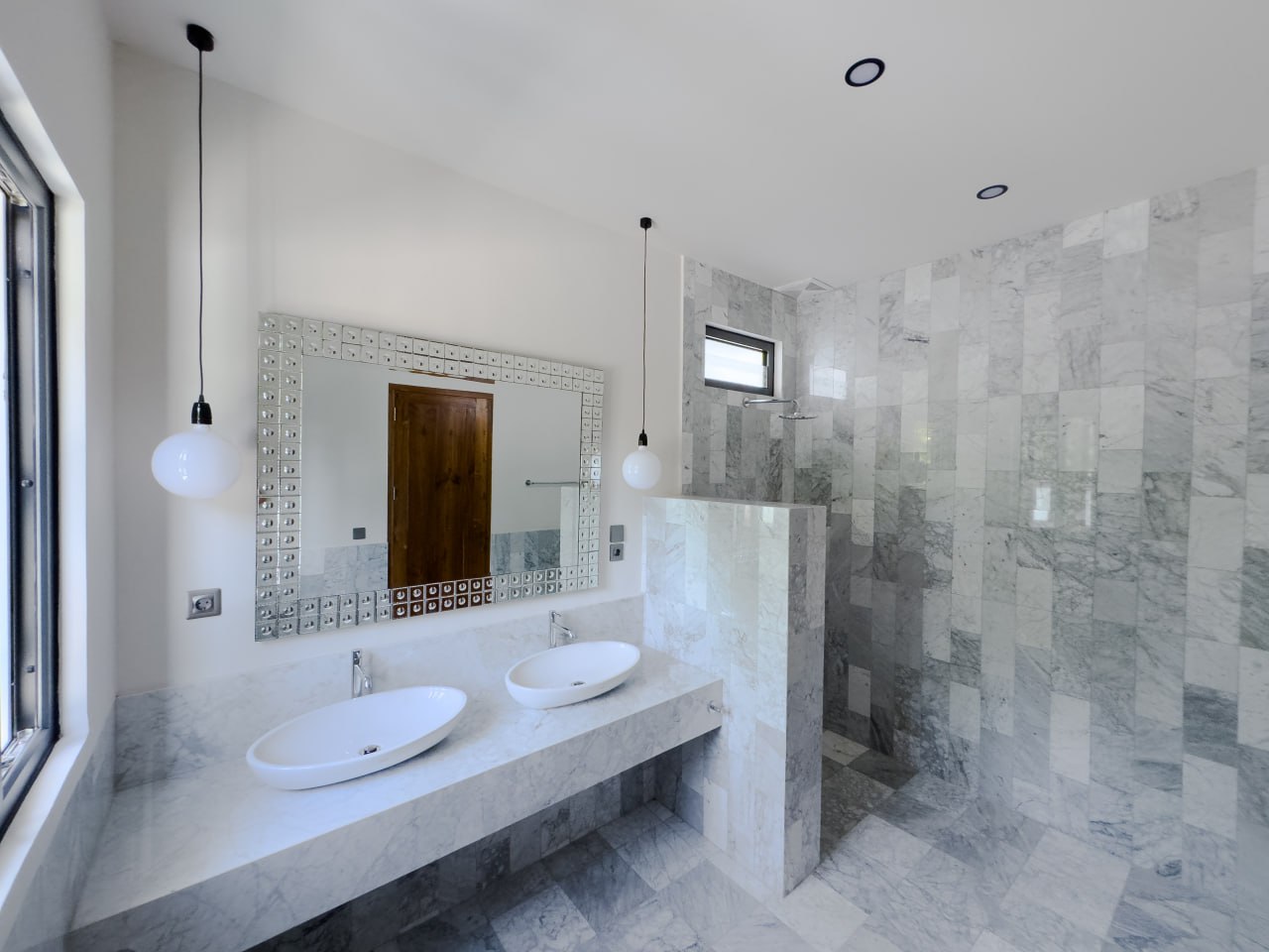 A modern 3-bedroom villa in a quiet green part of Ungasan, Bukit