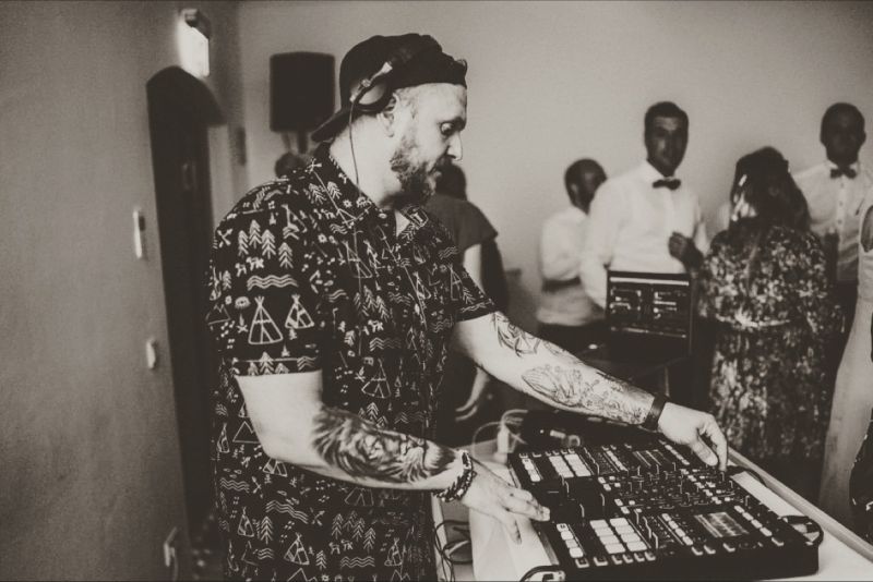 DJ Geib am auflegen auf einer Hochzeit