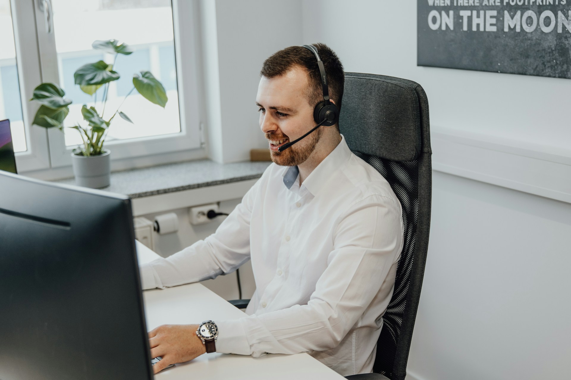 man working - Call Prompt