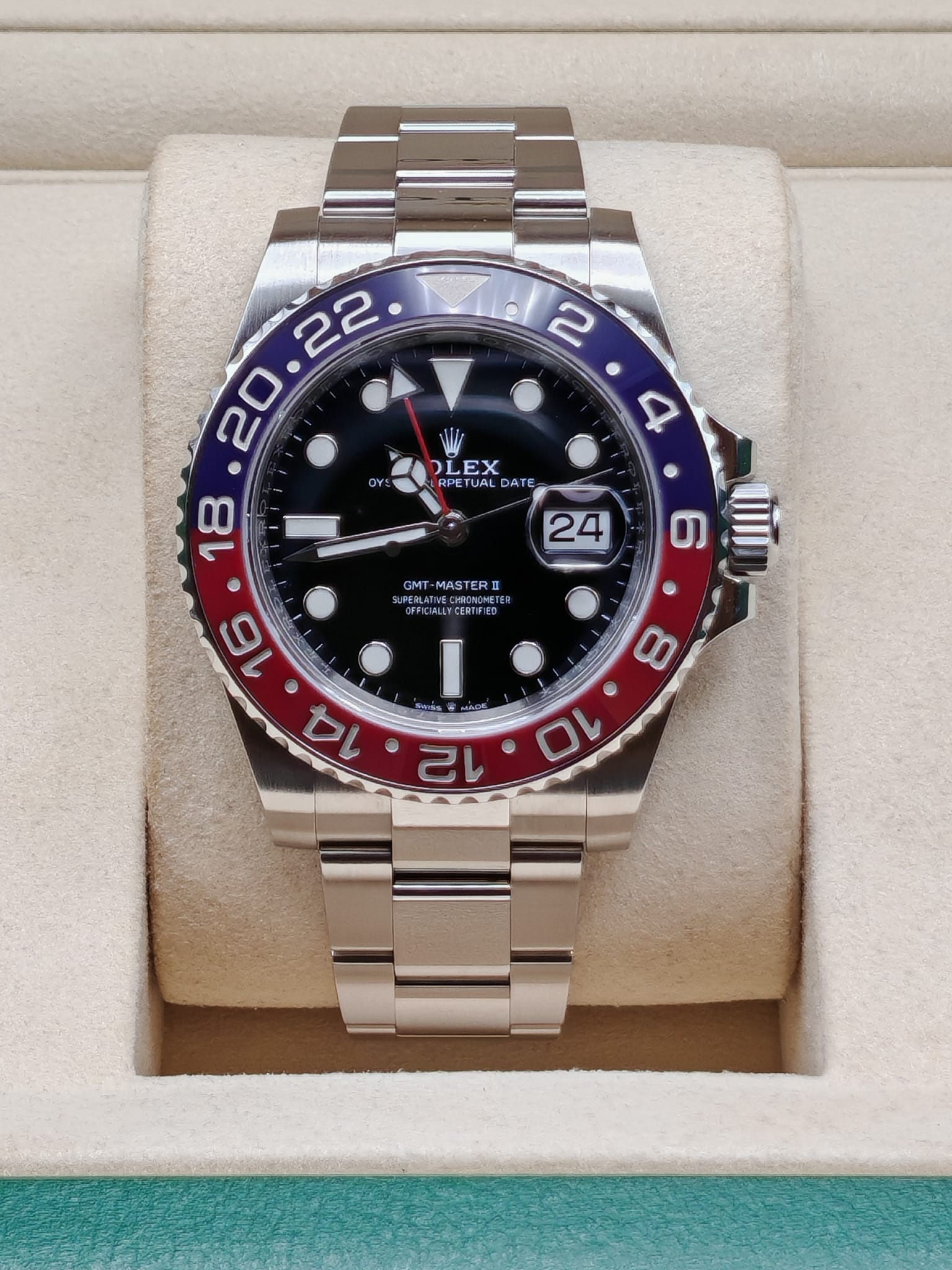 Submariner Date, Oyster, 41 mm, oro giallo, Quadrante : Nero, Rolex