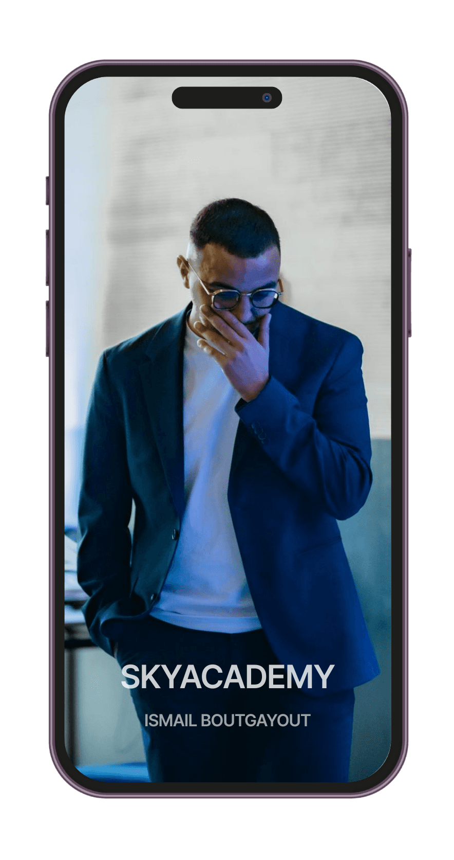 Yomi Denzel présentant la formation Success Pro de Mindeo