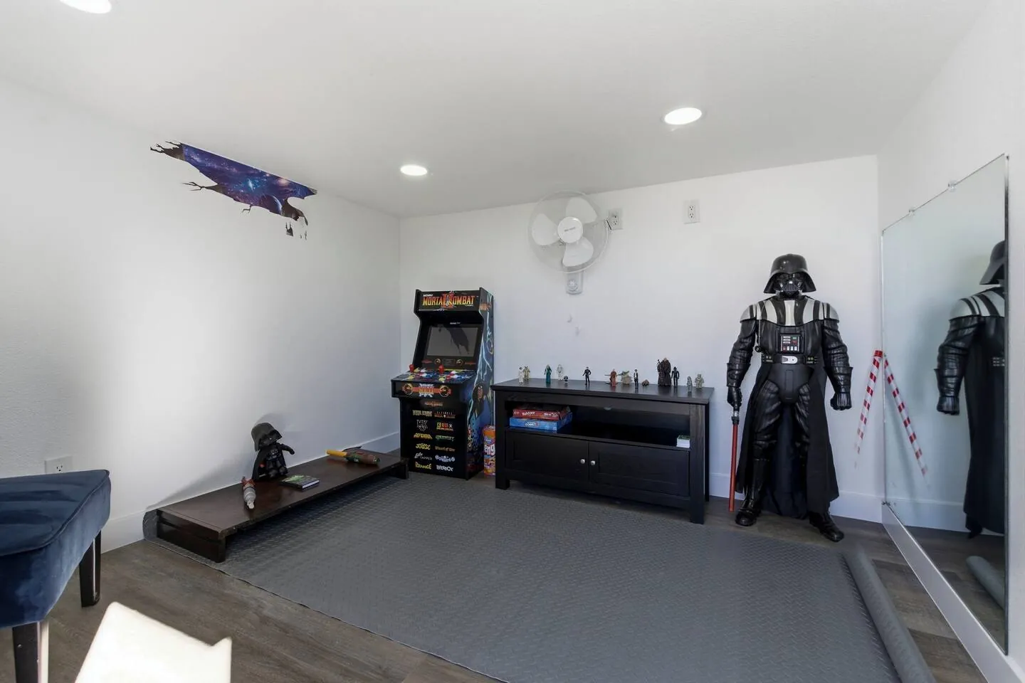 Game room with an arcade cabinet, Star Wars Getaway in North Las Vegas