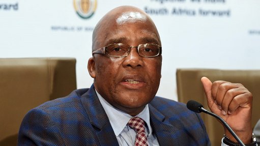 Photo: Motsoaledi extends condolences following Mankweng conjoined twin death – South African Daily