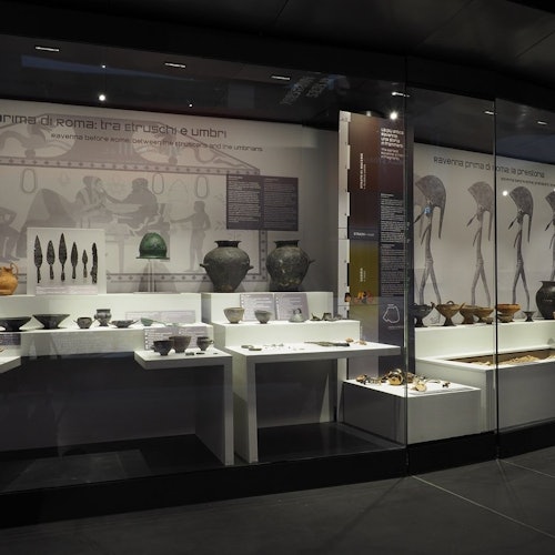 Setup of the Etruscan and Prehistoric Period Slide