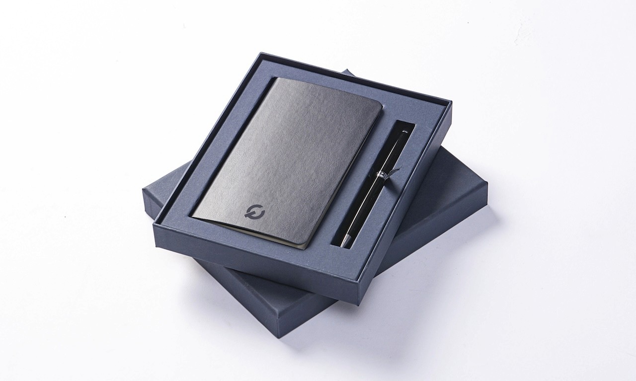 Luxury executive journal and pen gift set in premium two-piece box