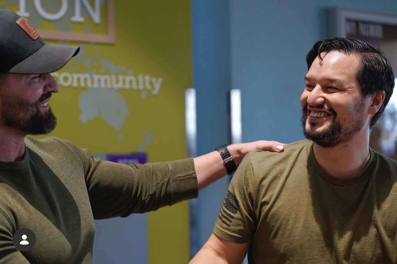 Chase Gloeckner coaching a client 1-on-1 — hands-on guidance from Chasing Gains online personal trainer