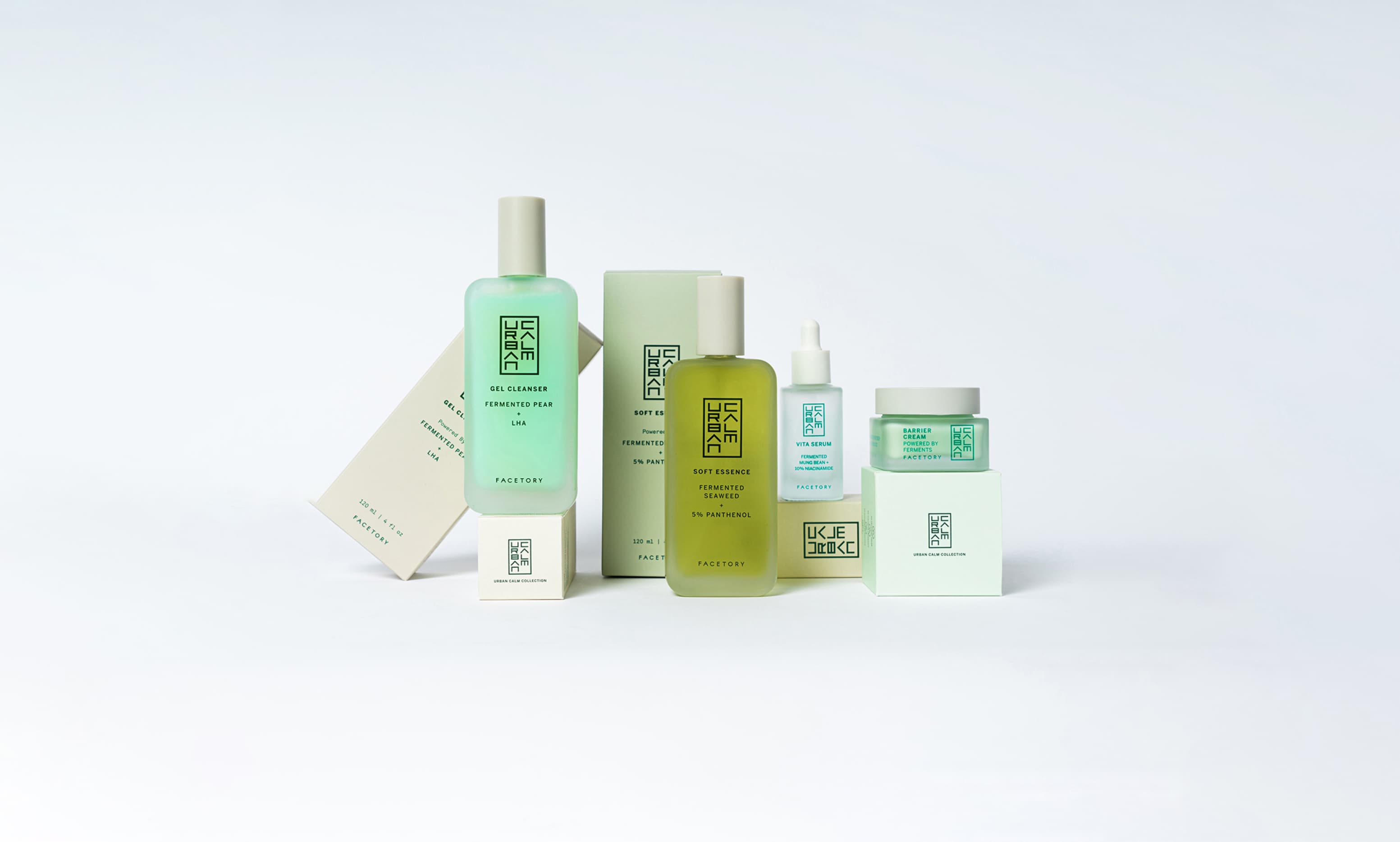 Batch.Works logo over a photo of a box of 3D printed objects