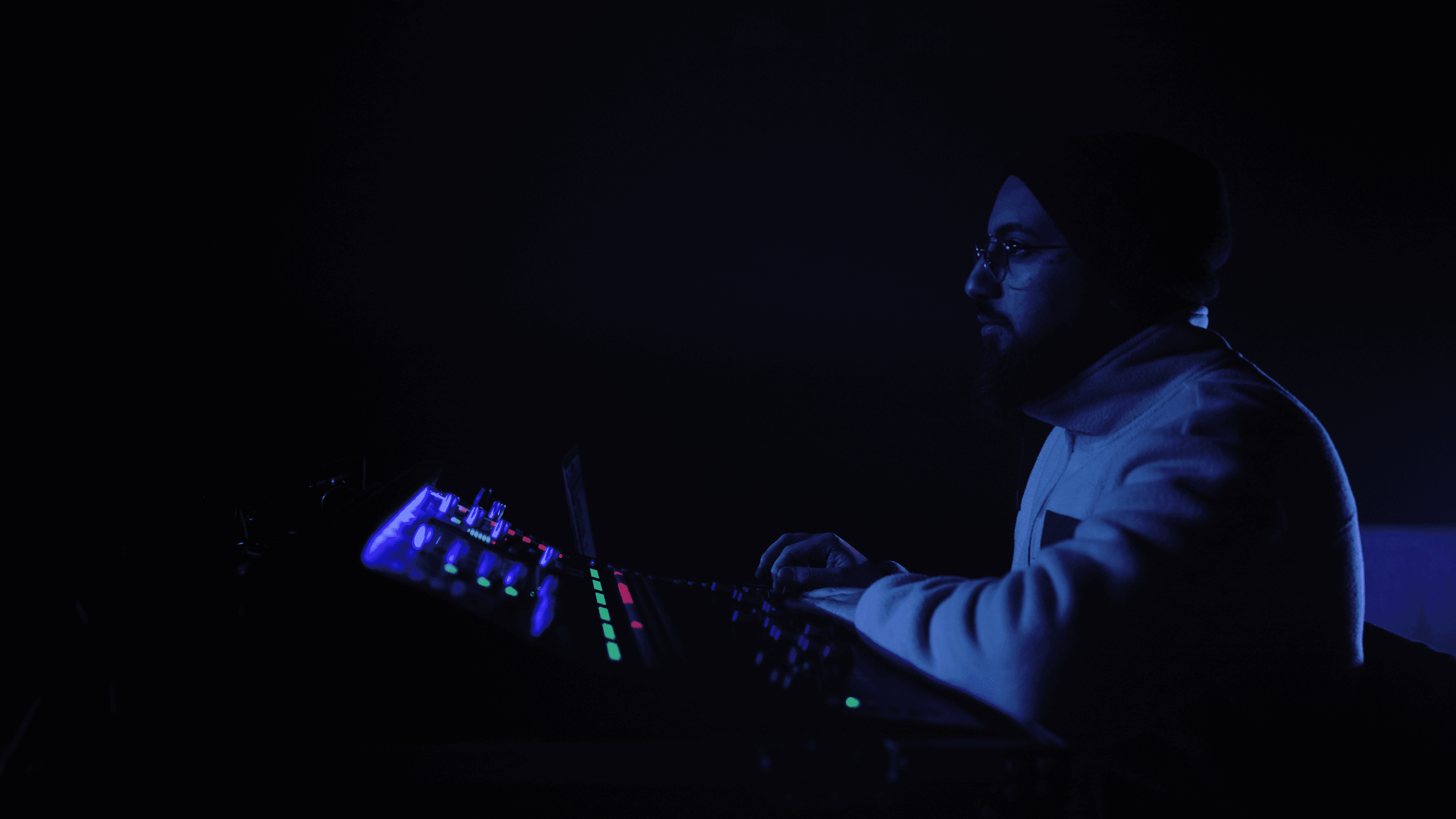 Massimiliano Cassella derrière sa console