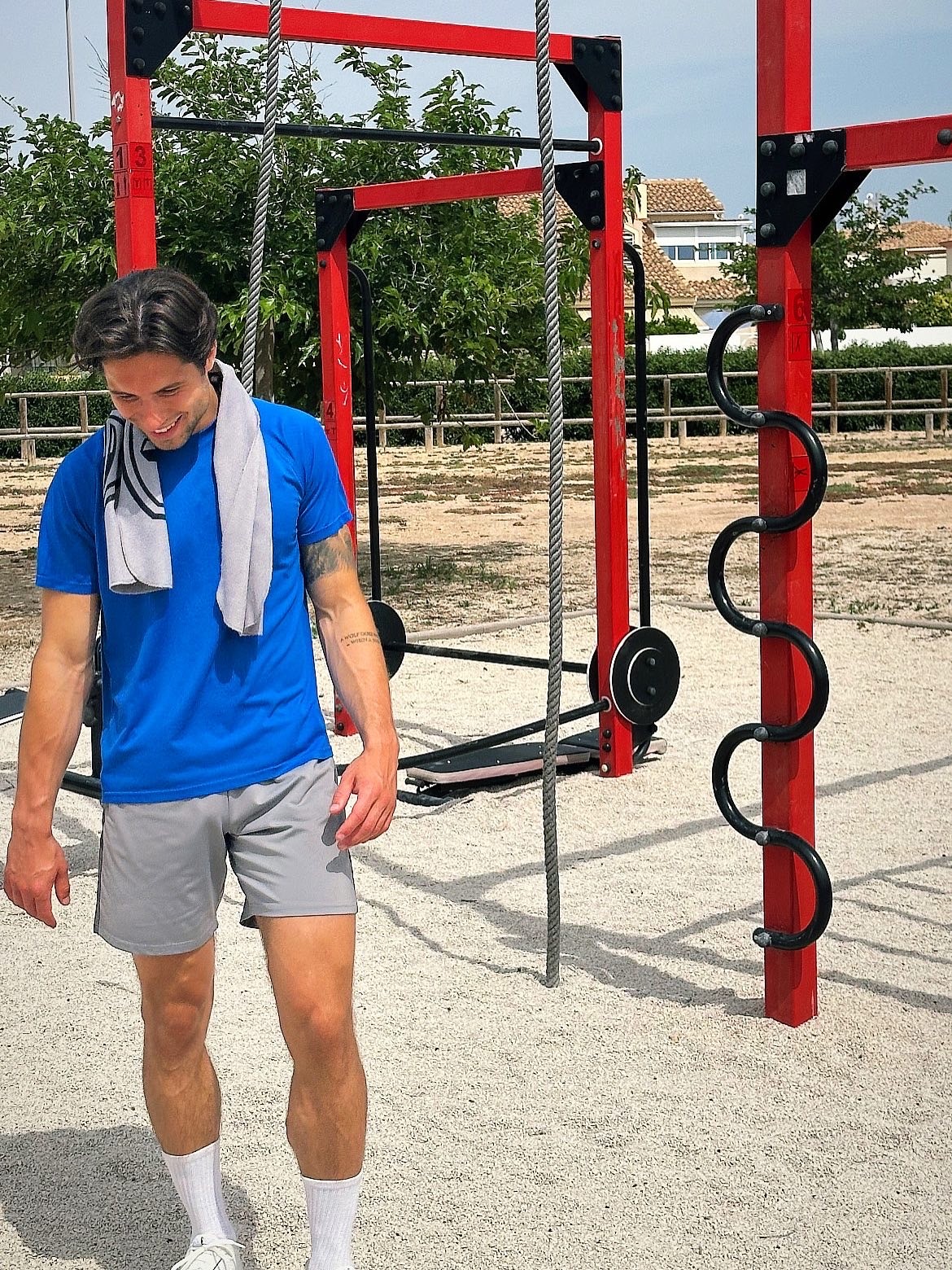 Concetrated triathlete grayscale