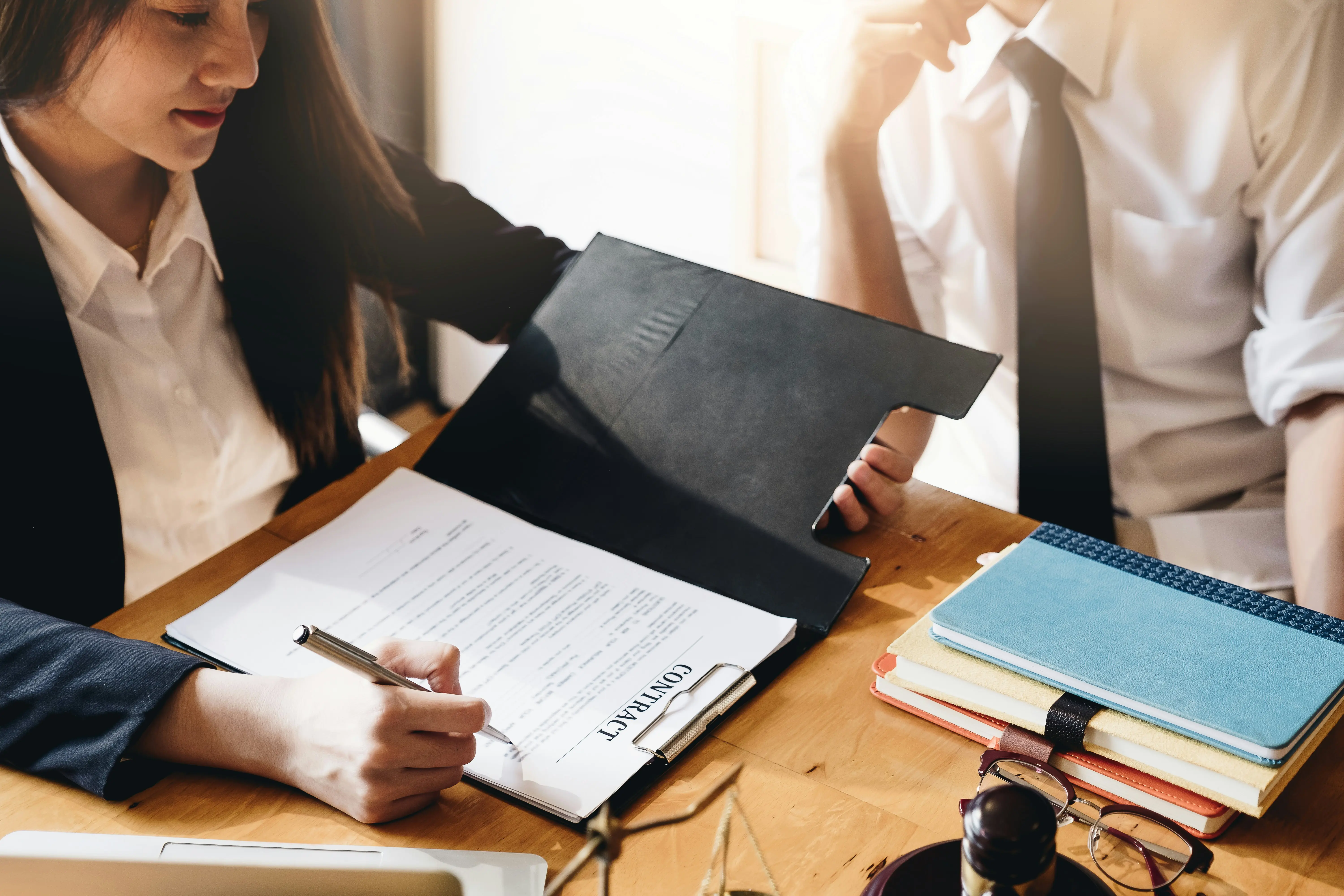 Les questions les plus courantes sur l'assurance d'indemnisation des salariés que se posent les employeurs de Hong Kong, répondues directement, avec des liens vers le guide complet sur chaque sujet.