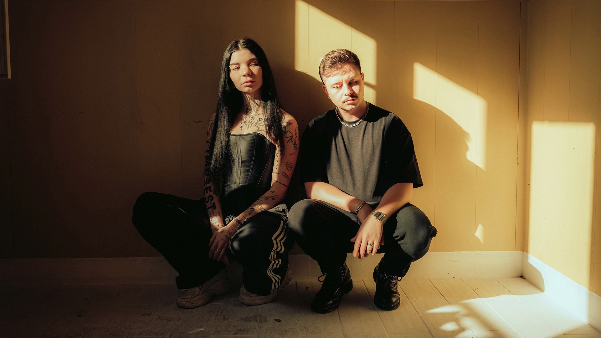 luna antonia portrait musicvidoe photo yellow, fabian wegerer singer from munich