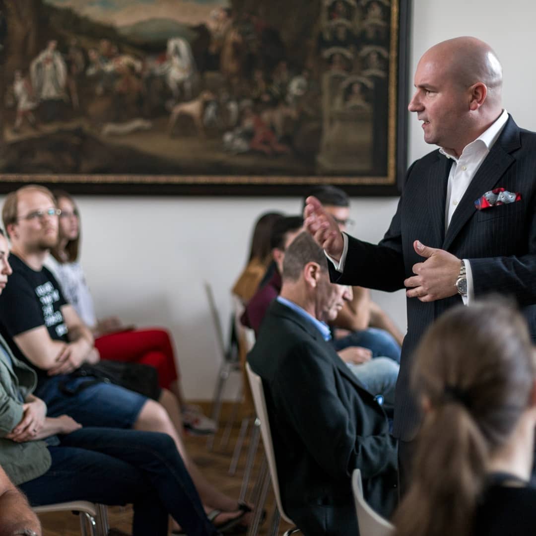 Dr. Florian Koschat, the CEO of Pallas Capital Advisory AG talks to LBS students