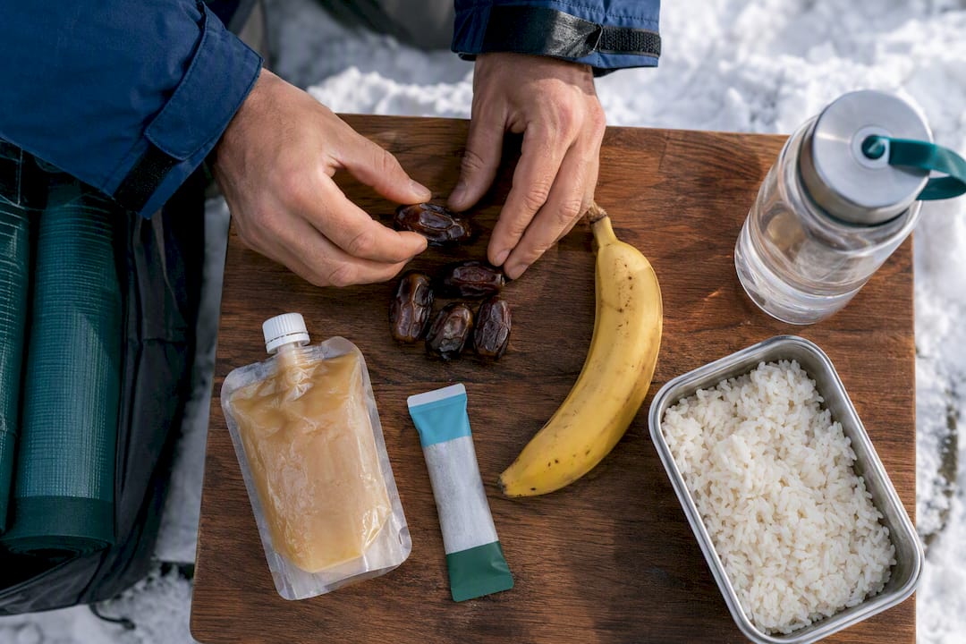 Перекусы и продукты для восстановления сил во время активного тура