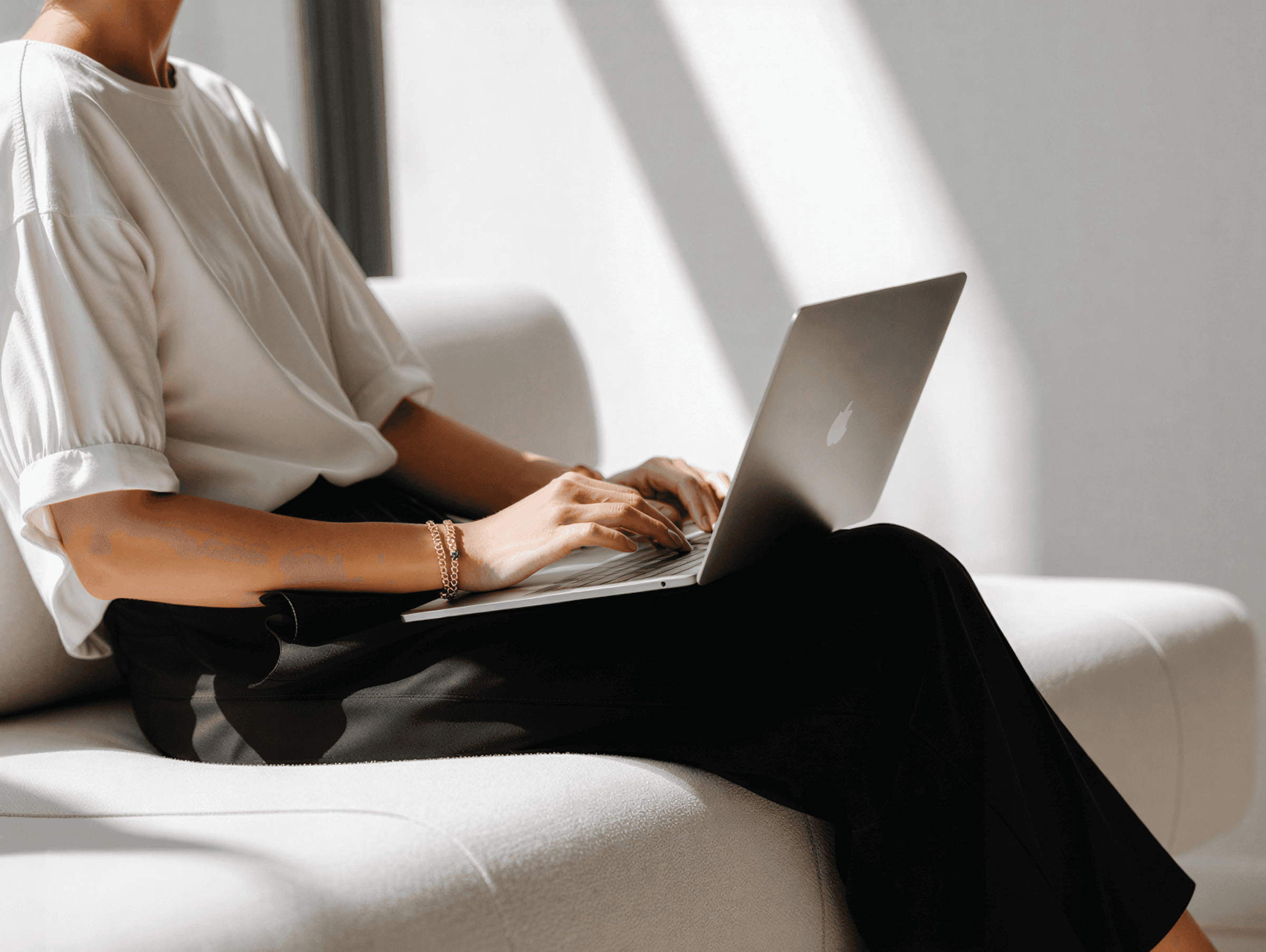 Mobile app user interface design and wireframe presentation in Luut Stuudio template.