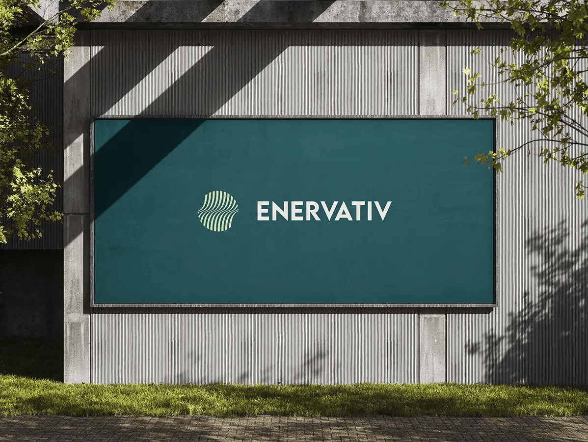 Billboard einer Betonmauer dieses zeigt die Logomarke von Enervativ