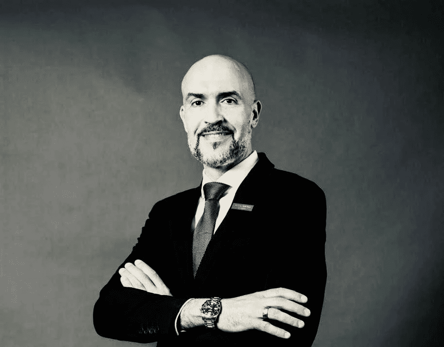 neirouz lahmadi from investia smiling confidently