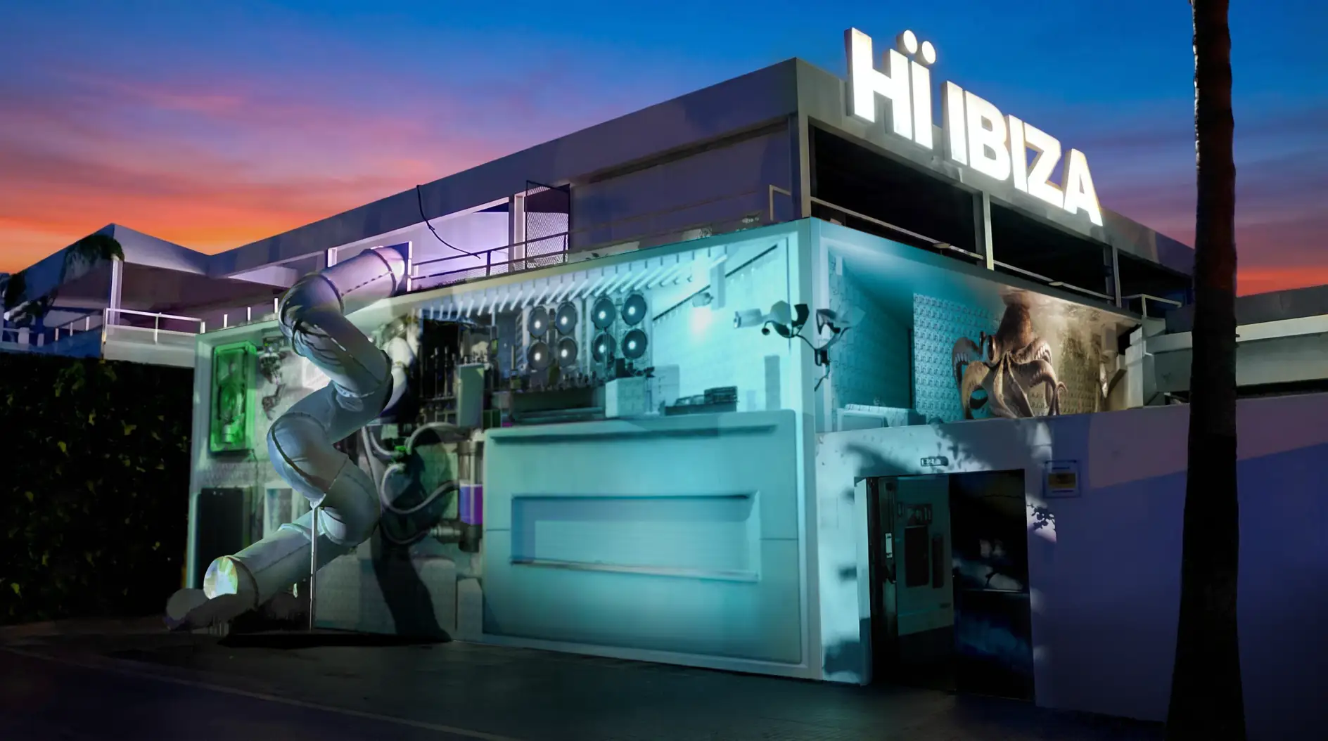Hï Ibiza large-scale entrance artwork combining physical painting & projection mapping by Germany-based contemporary artist Pascale Sender