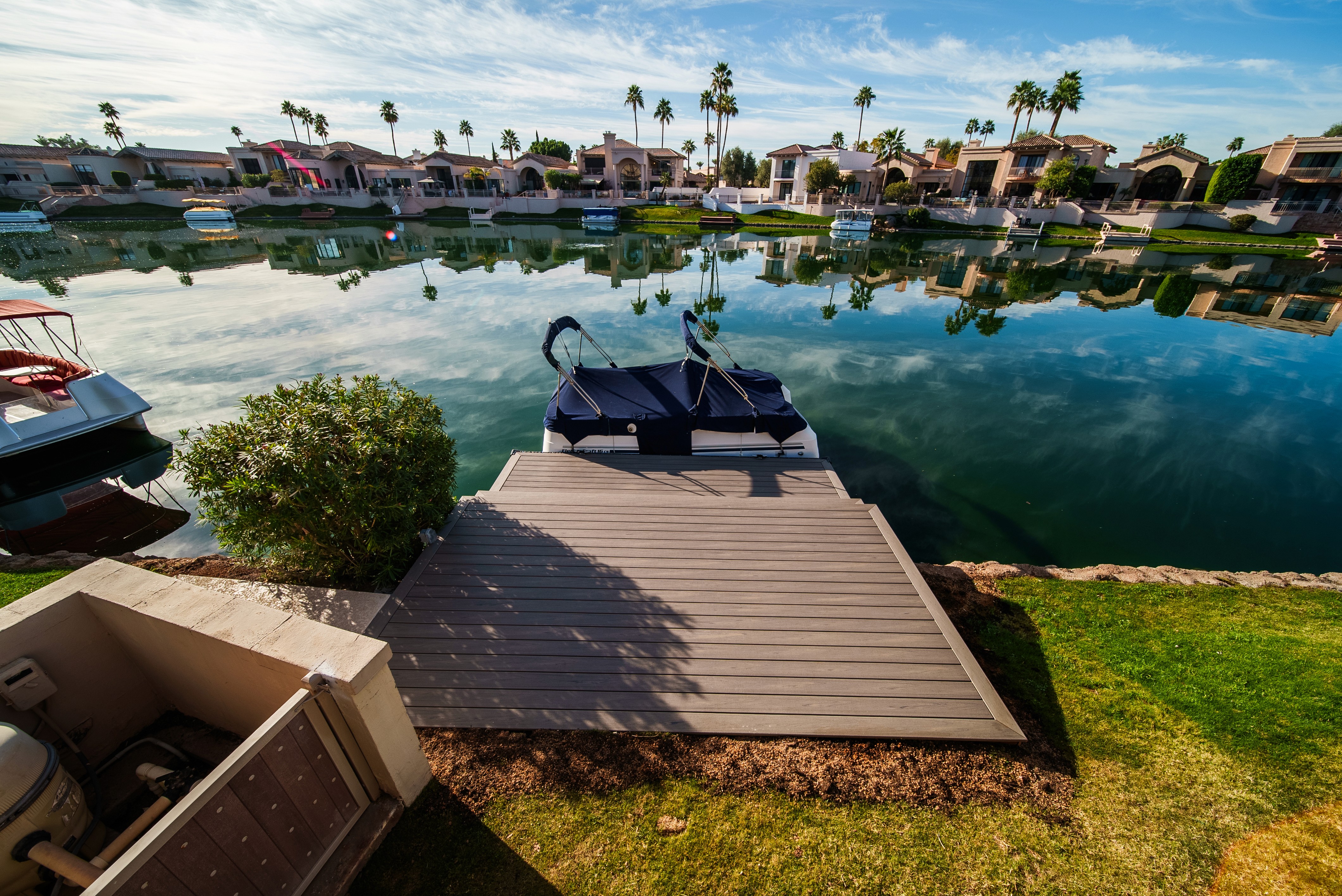 HBC Desks – Dockside Serenity with Trex Transcend Lineage
decking