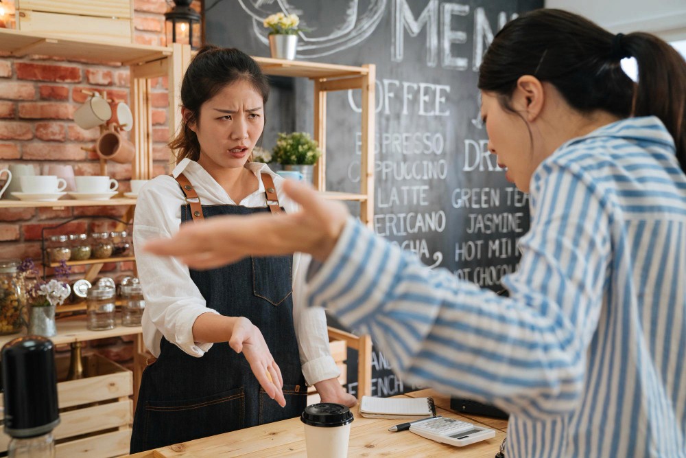 香港商業保險服務提供的店鋪保險，協助咖啡店店主應對顧客糾紛及各類營運賠償風險。