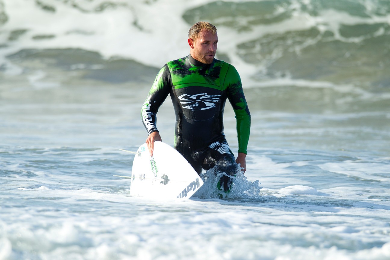 Dark theme house with plants outside