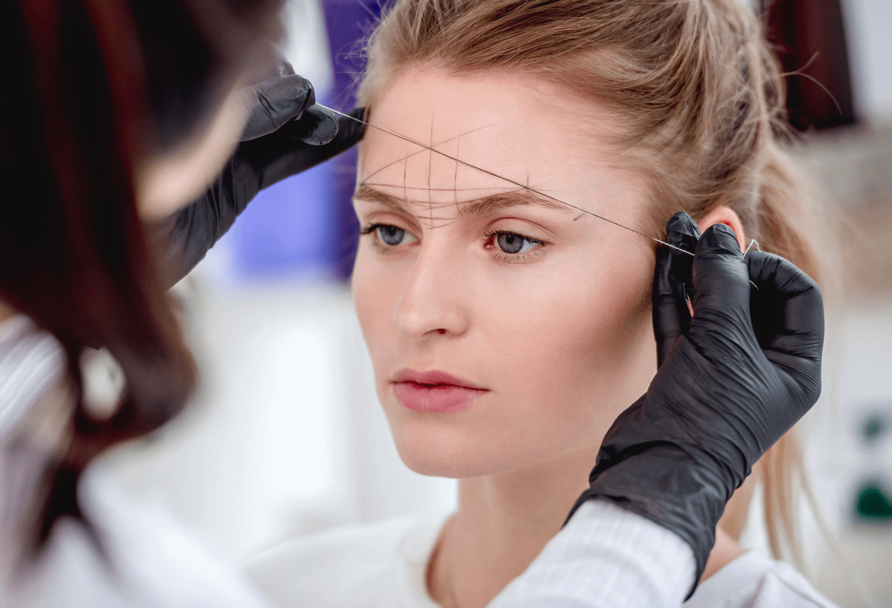 Henna pudrowa z geometrią brwi – profesjonalne podkreślenie kształtu brwi.