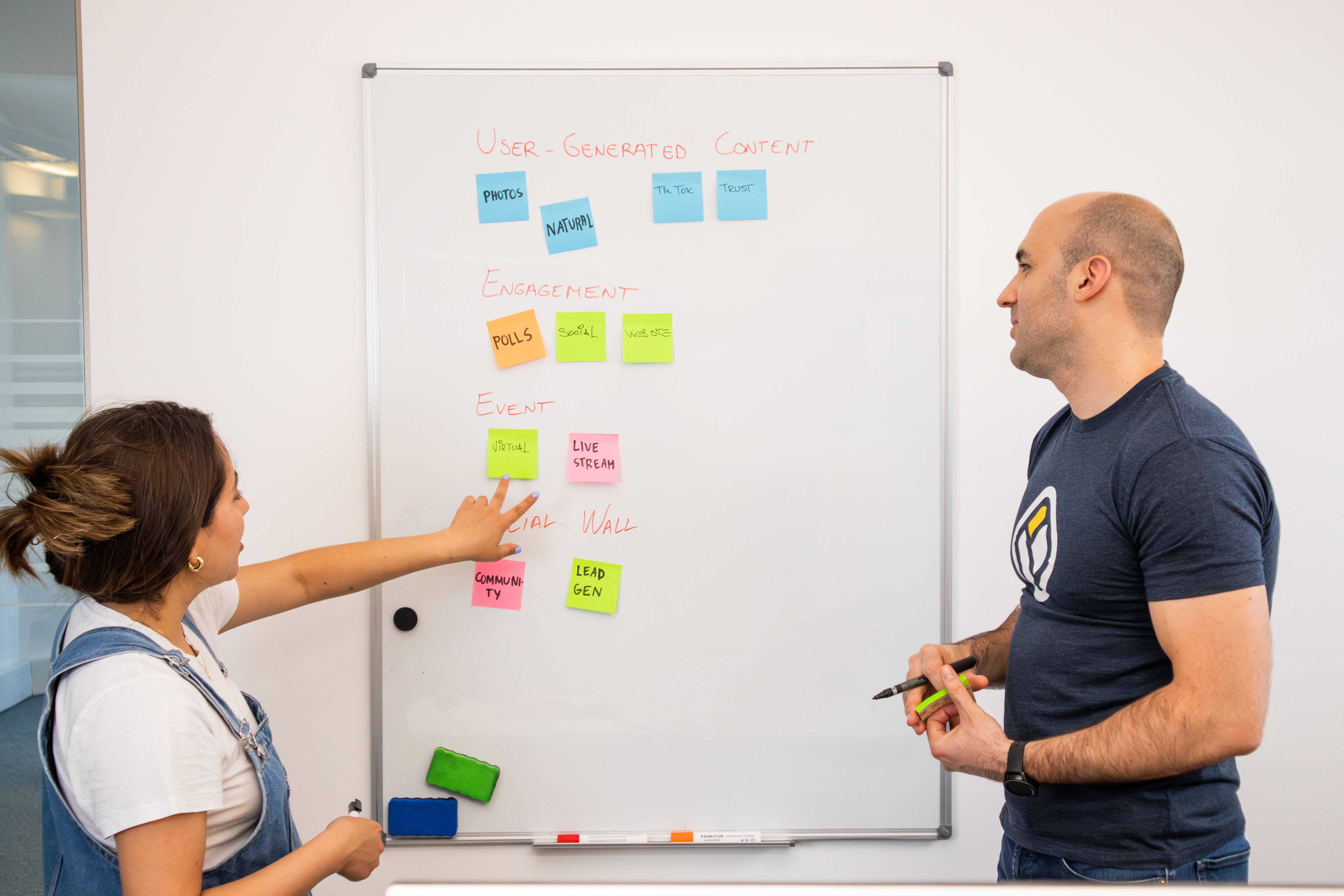 two-professionals-brainstorming-and-planning-projects-on-a-whiteboard-in-a-colla - walls.io (pexels)