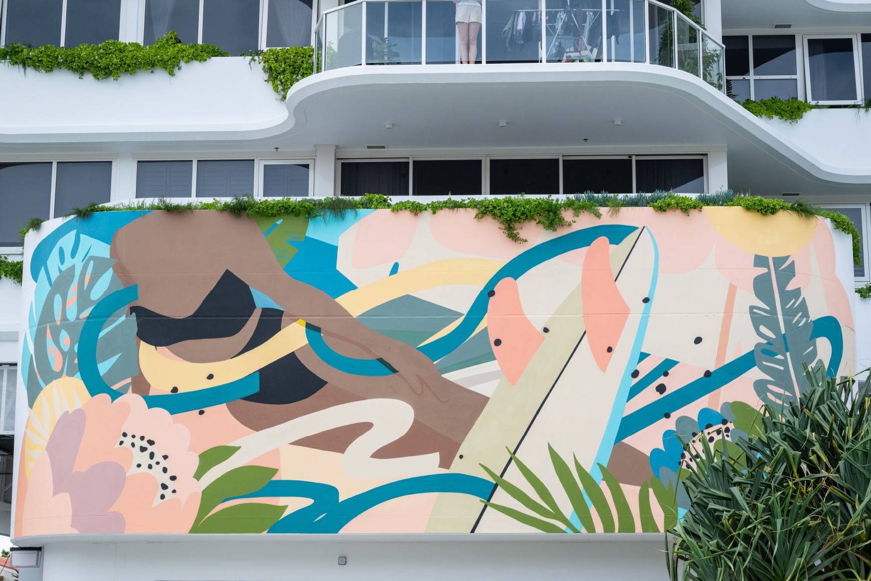 A photo of the DelRay mural