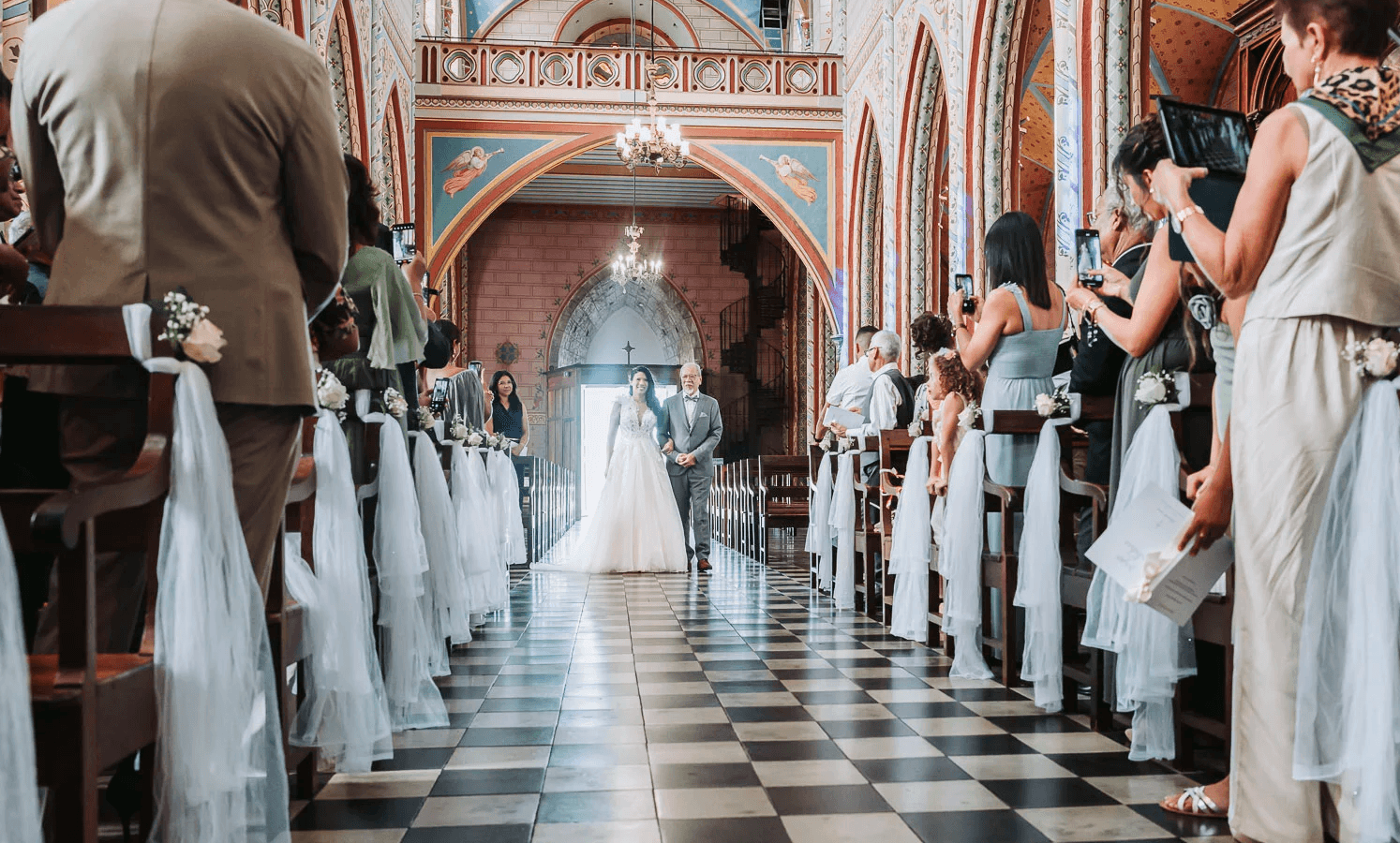 Cérémonie religieuse de mariage à l'église, vue large — Photographe Réunion 974
