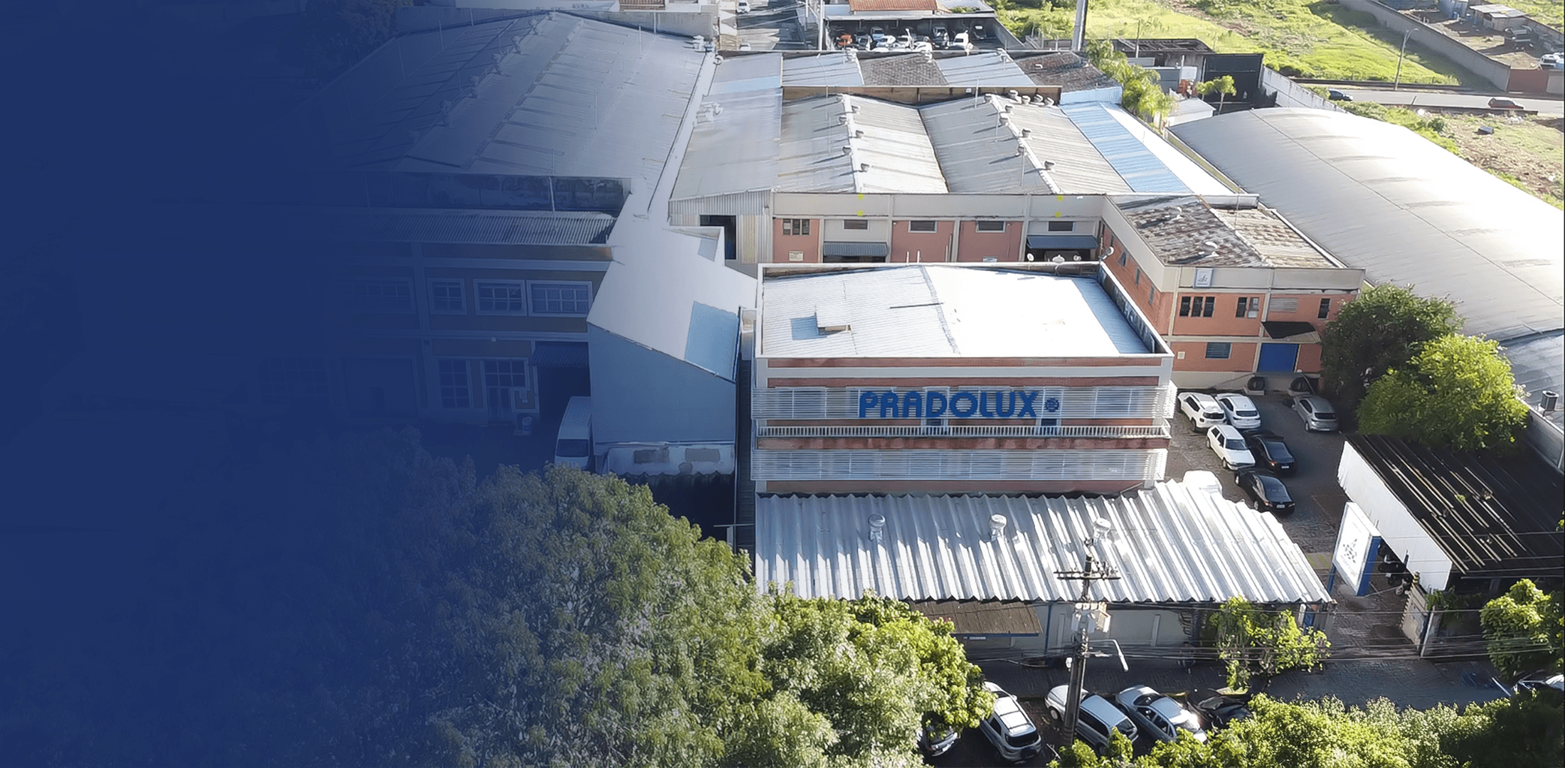 faixa de destaque com produtos Pradolux e chamada institucional