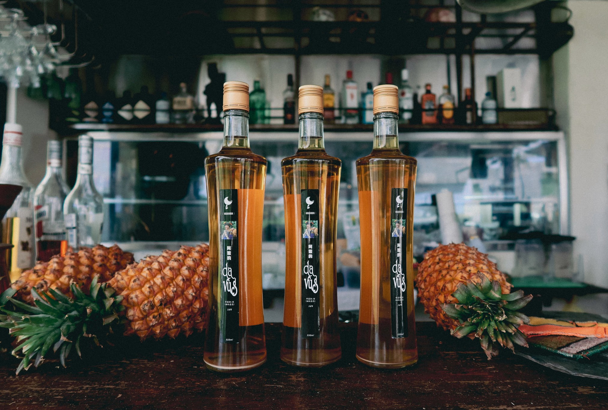 熱帶低氣壓 Low Pressure 的阿嬤小米酒放在餐廳