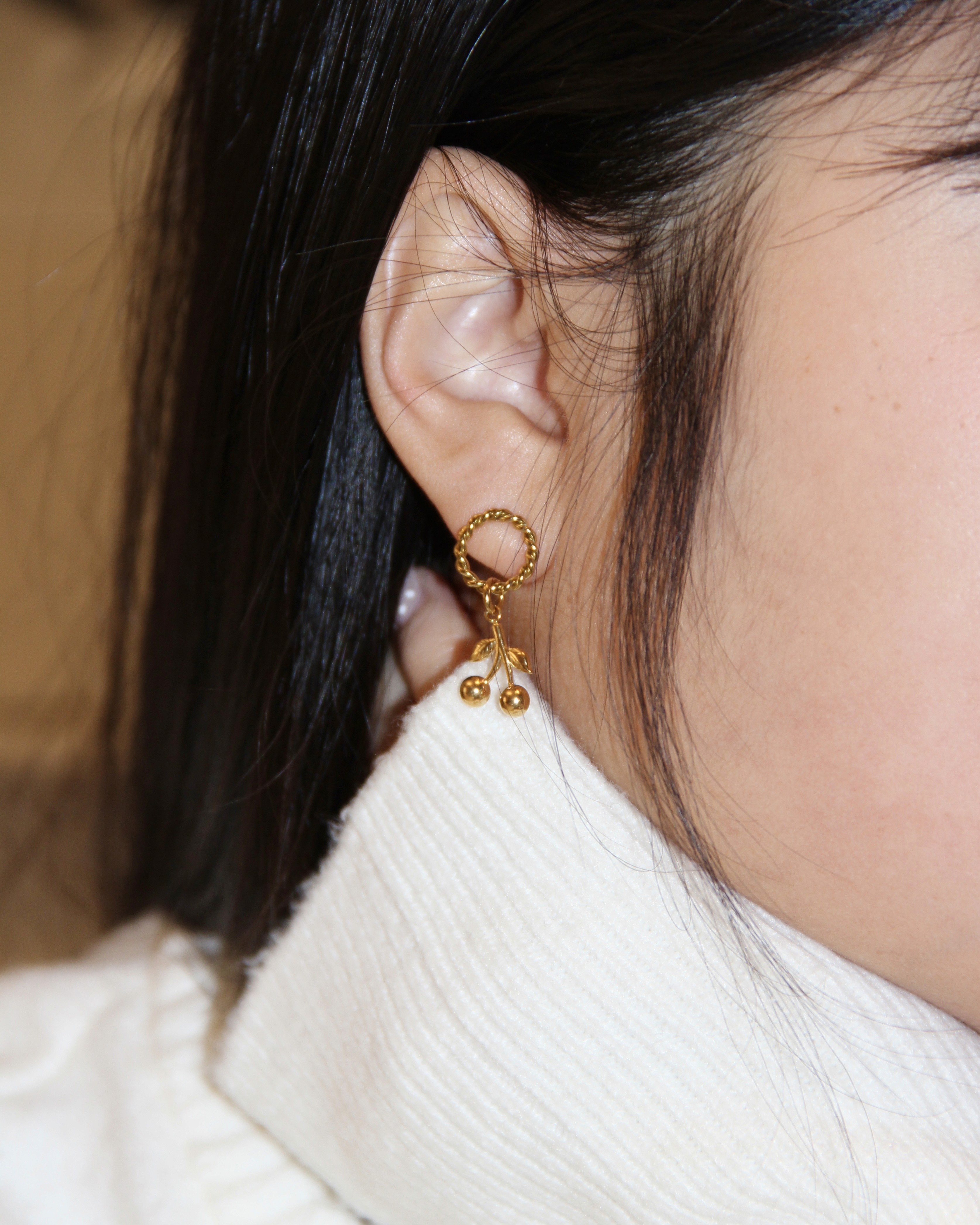 Scatto professionale dei gioielli artigianali Laura Sciunnach prodotto da Aura Studio, agenzia di comunicazione di Genova, per la comunicazione social.