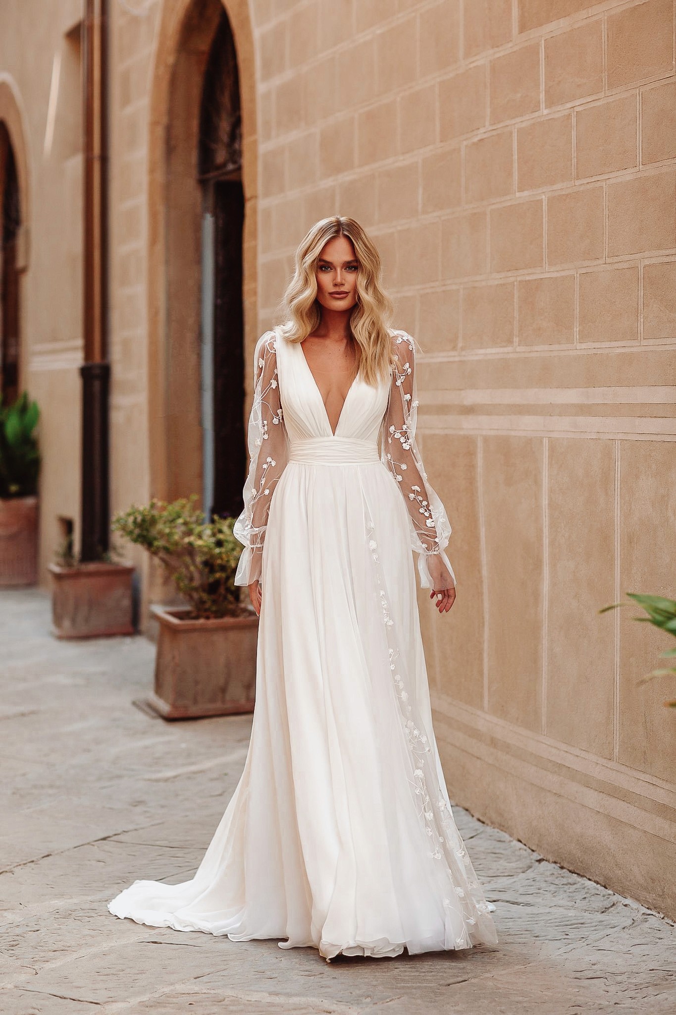 Schlichtes A-Linie Brautkleid von Anna Sposa mit Ärmeln – modern & clean