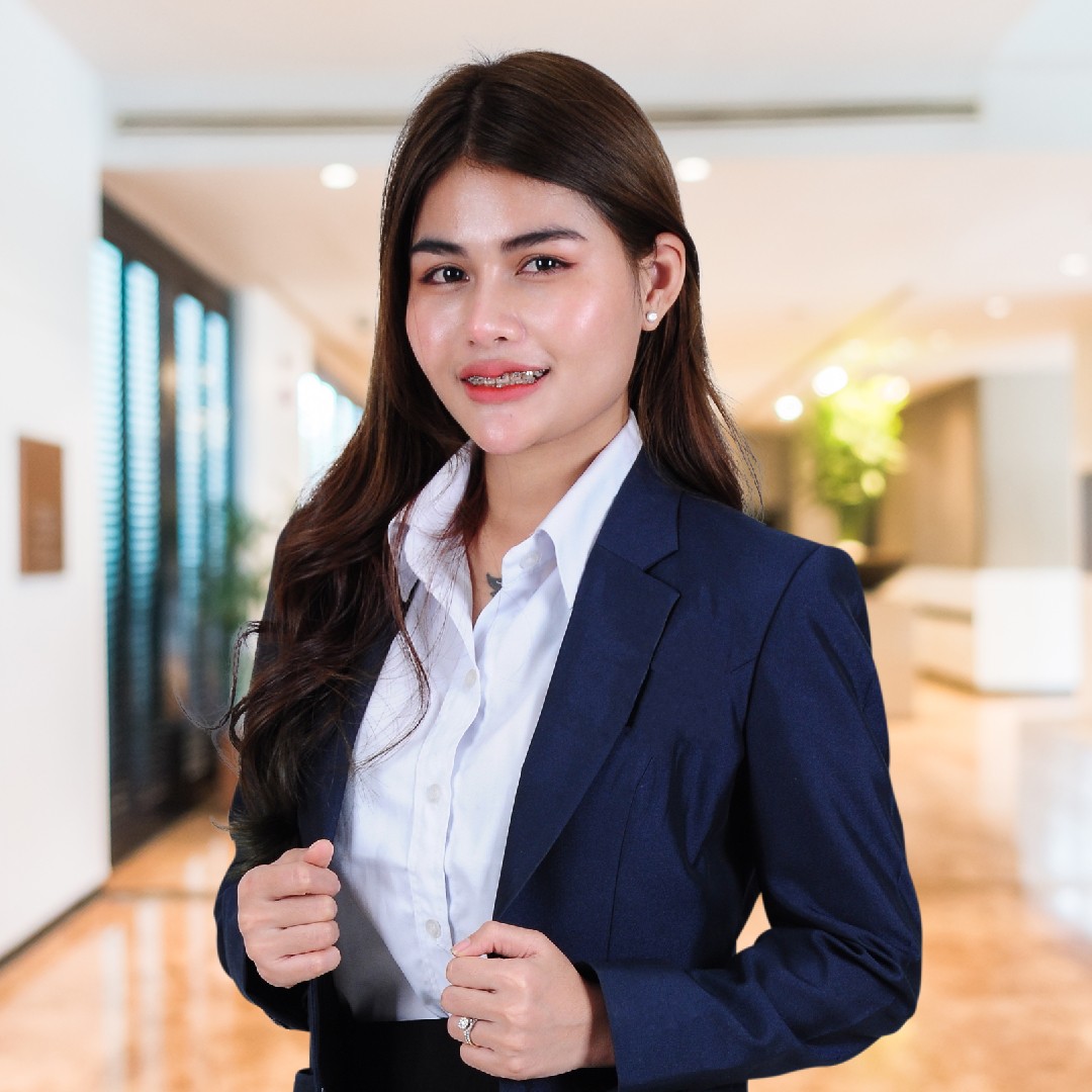 Headshot of Daryna Yorn, New Launch Specialist for upcoming luxury condo developments.