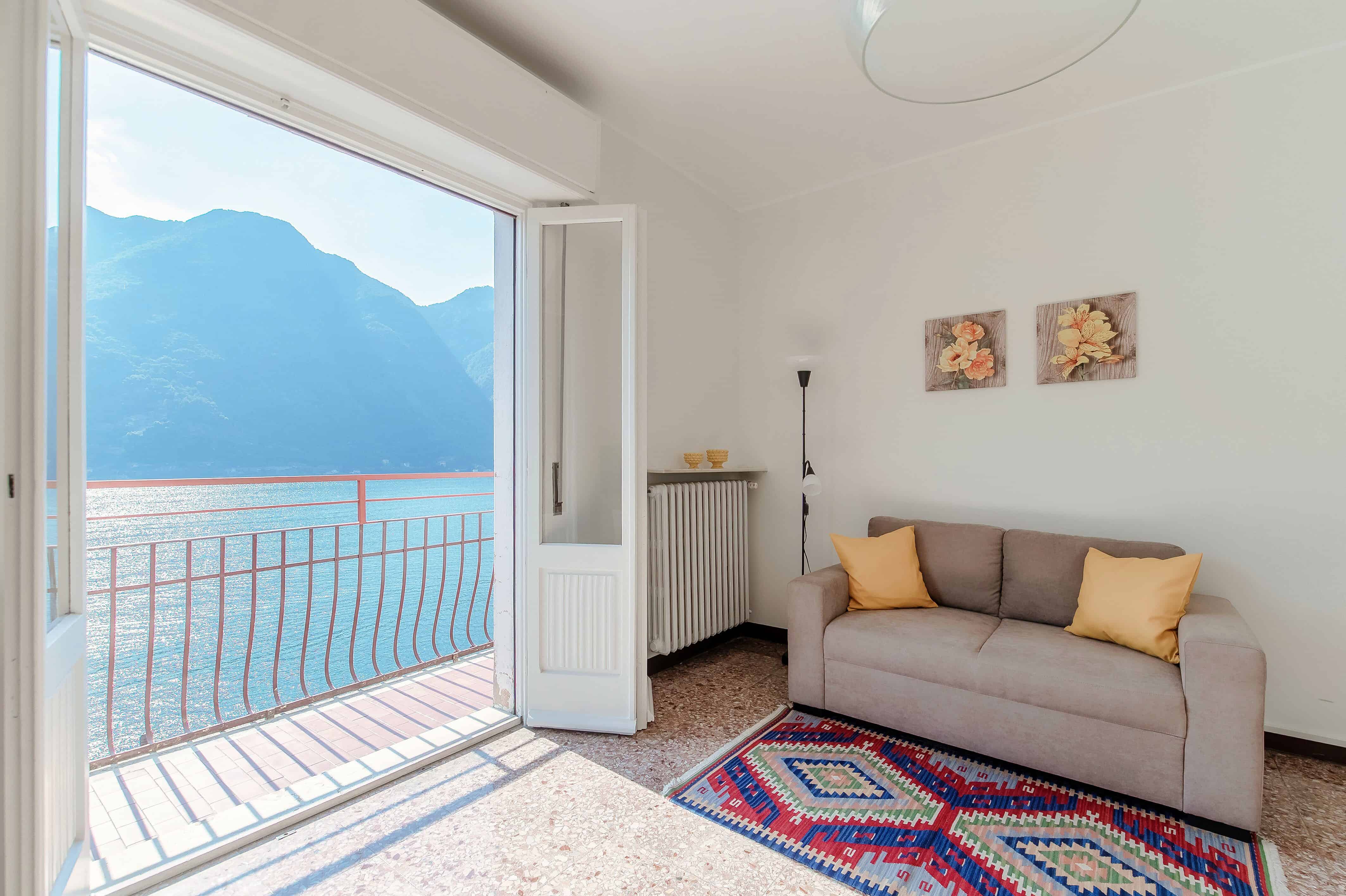 lake view apartment como