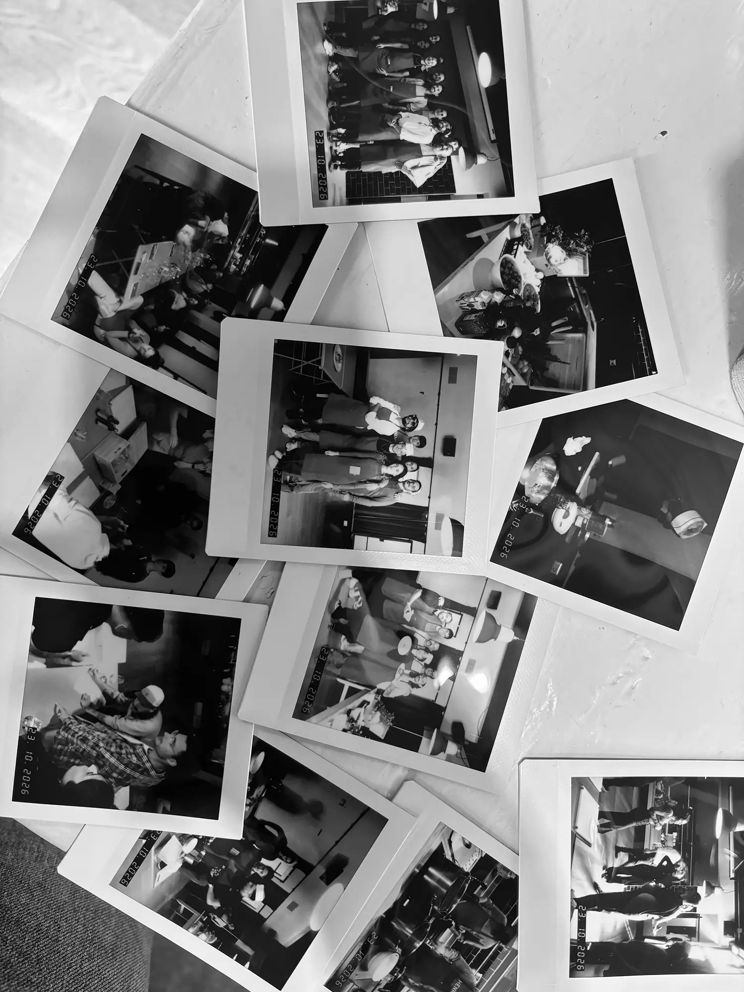Polaroid: le foto istantanee scattate durante il team building in cucina.