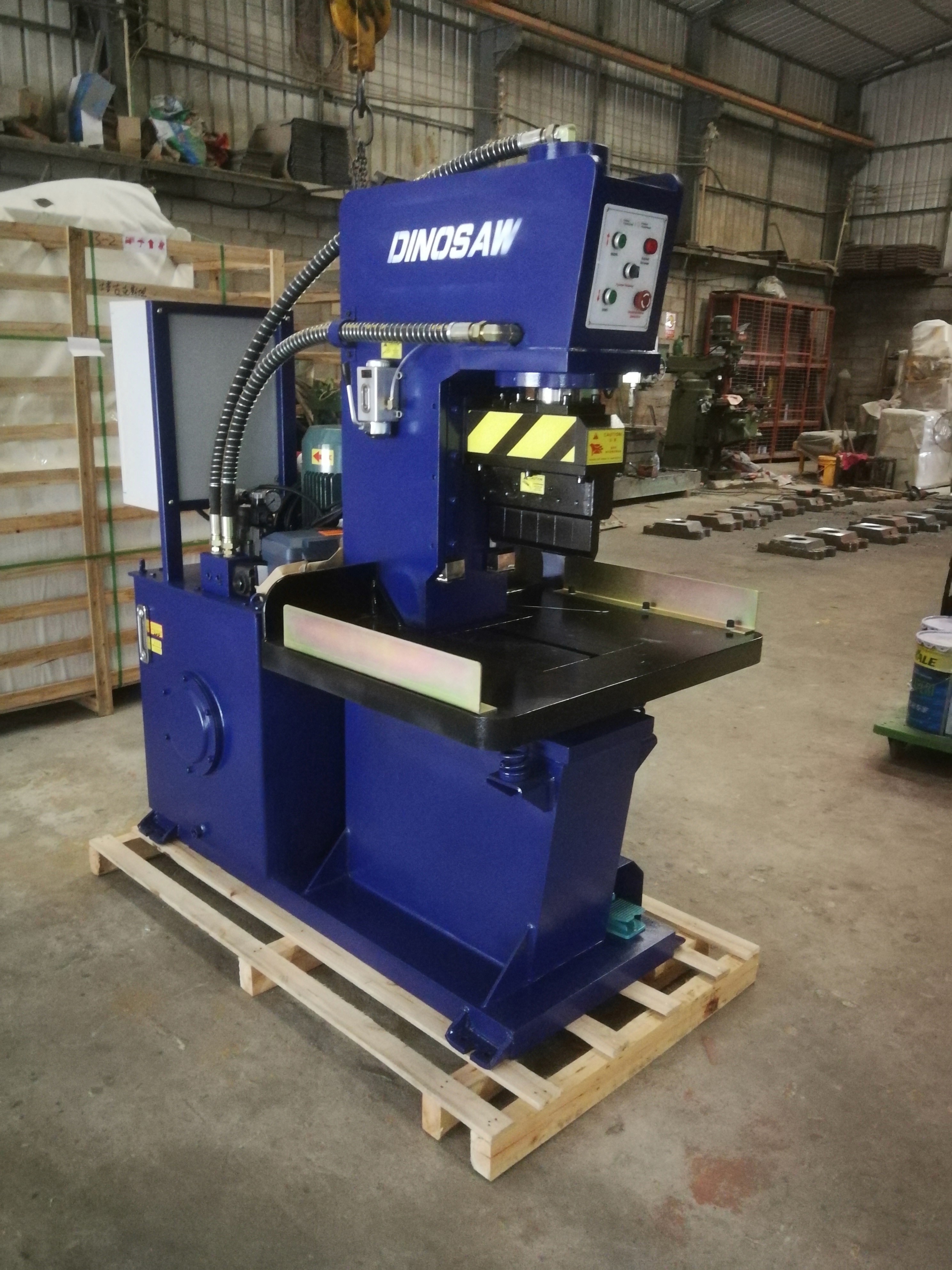 Dinosaw stone splitting machine in an industrial setting, ready to produce small paving bricks and mosaic pieces from stone waste, contributing to sustainable construction practices.