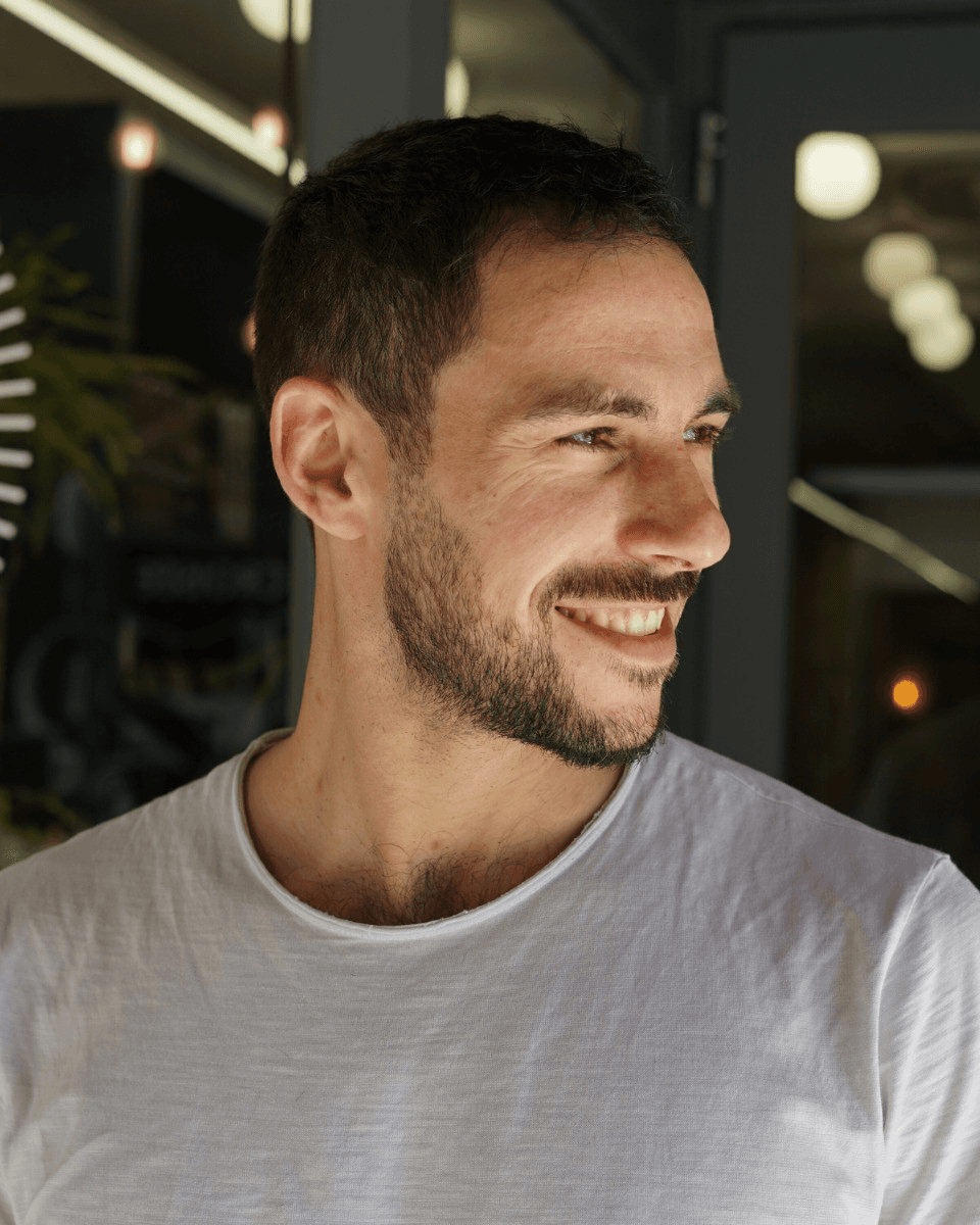 Coloration violet tendance réalisée chez Ecla